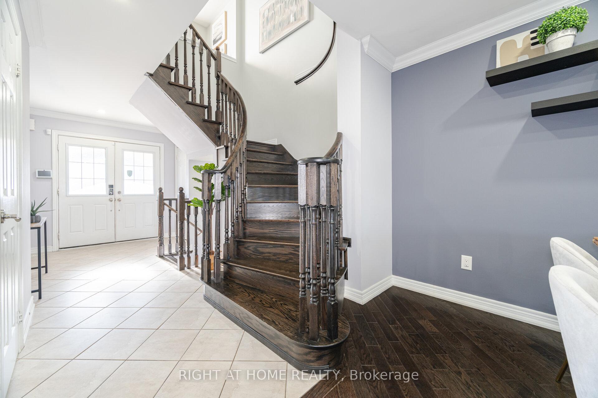Photo 21 of 20 Beachville Circle, Brampton, Credit Valley — HOMEH