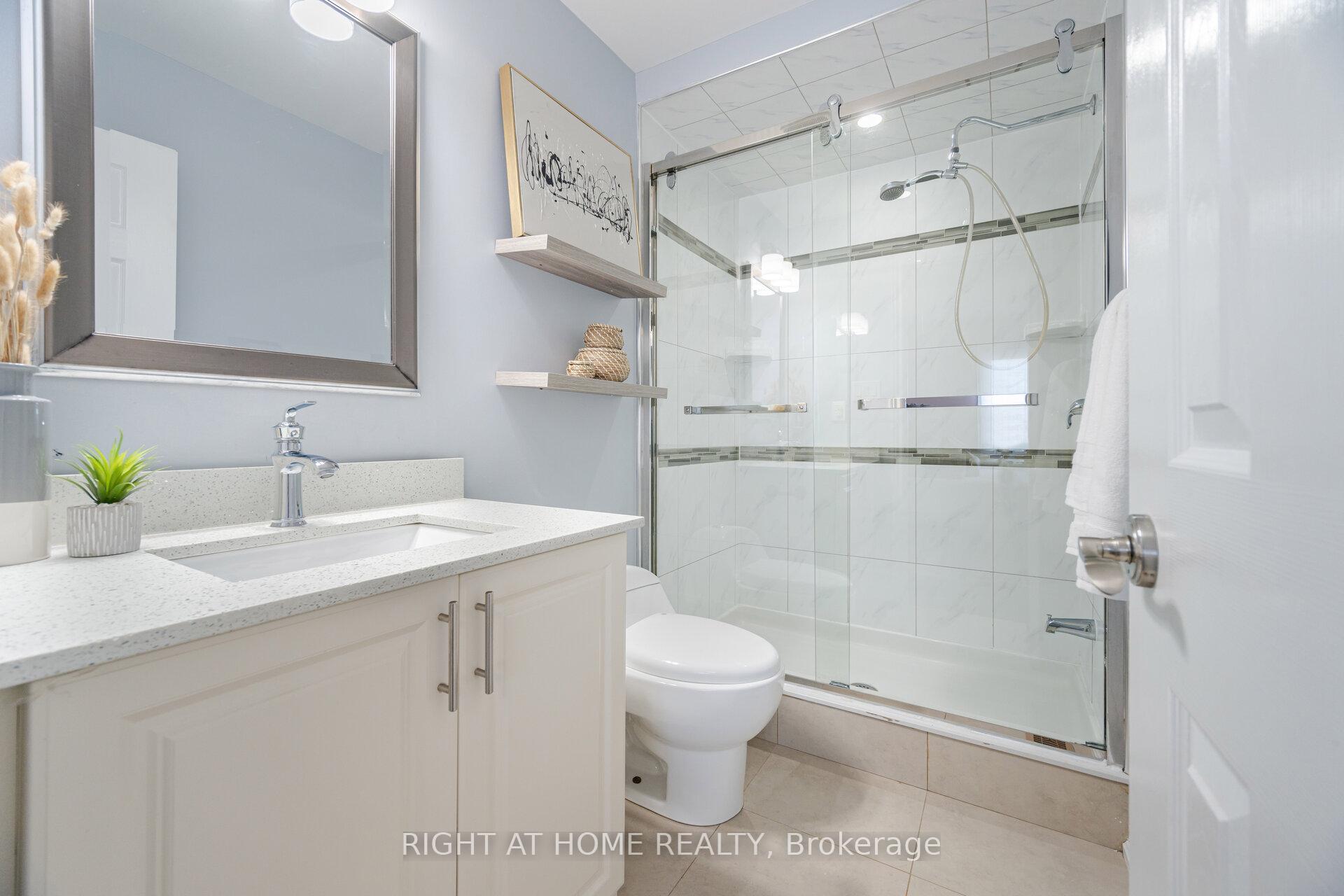 Photo 12 of 20 Beachville Circle, Brampton, Credit Valley — HOMEH
