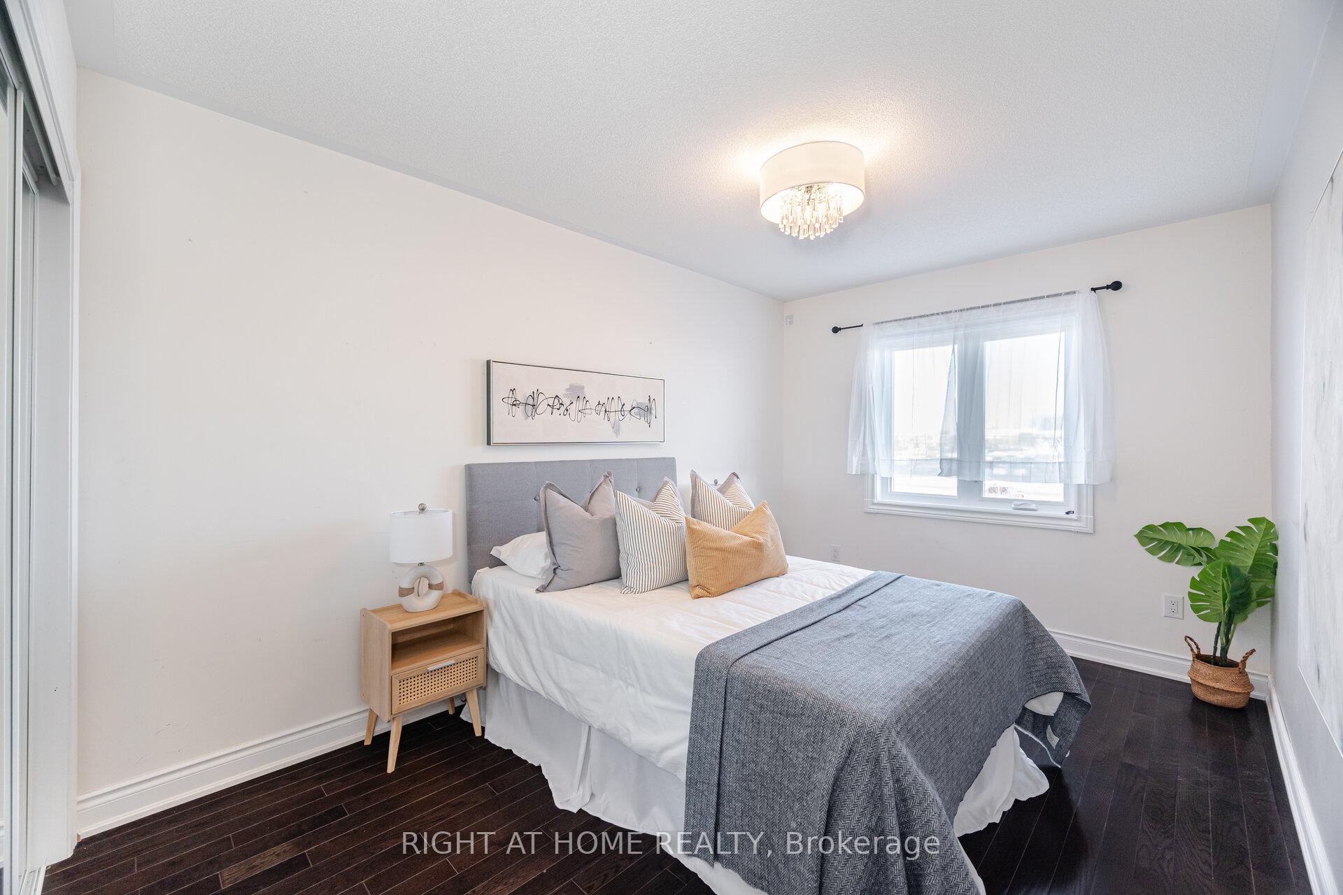 Photo 18 of 20 Beachville Circle, Brampton, Credit Valley — HOMEH