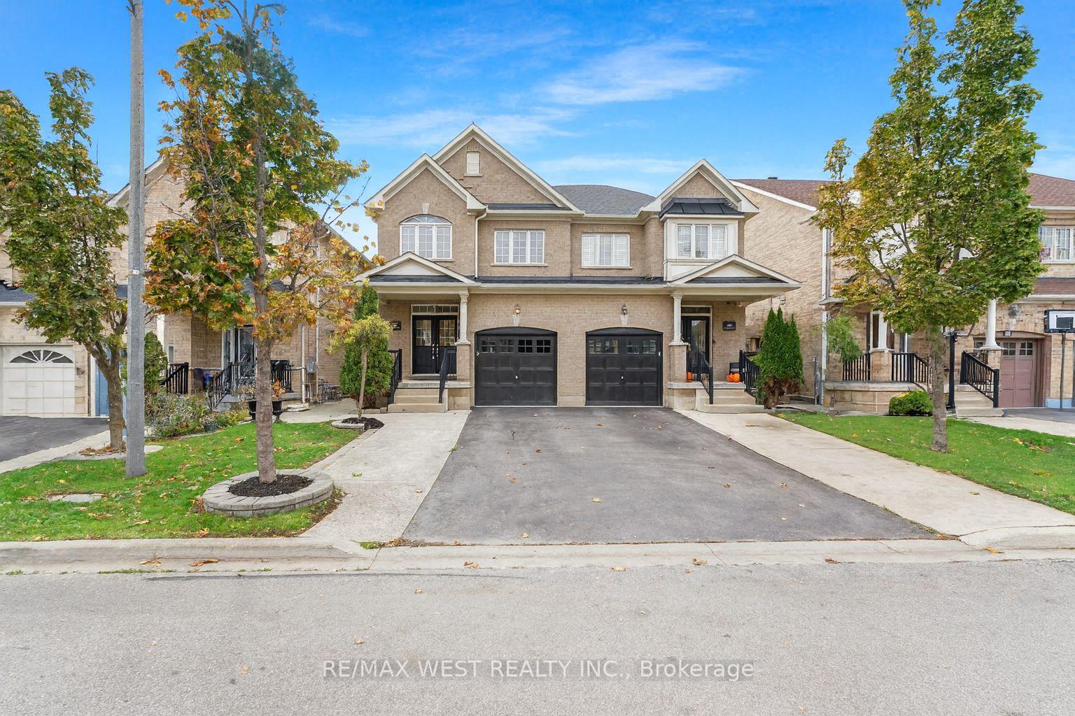 Front of 102 Everingham Circle
