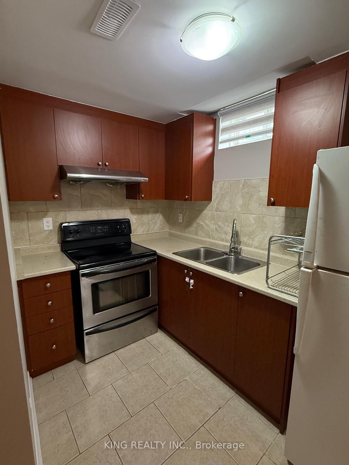 Photo 10 of 5 Valerian Street, Brampton, Bram East — HOMEH