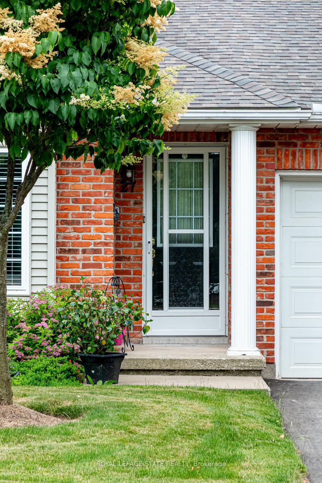 Photo 4 of Unit 27, 20 Meadowlands Boulevard, Hamilton, Ancaster — HOMEH