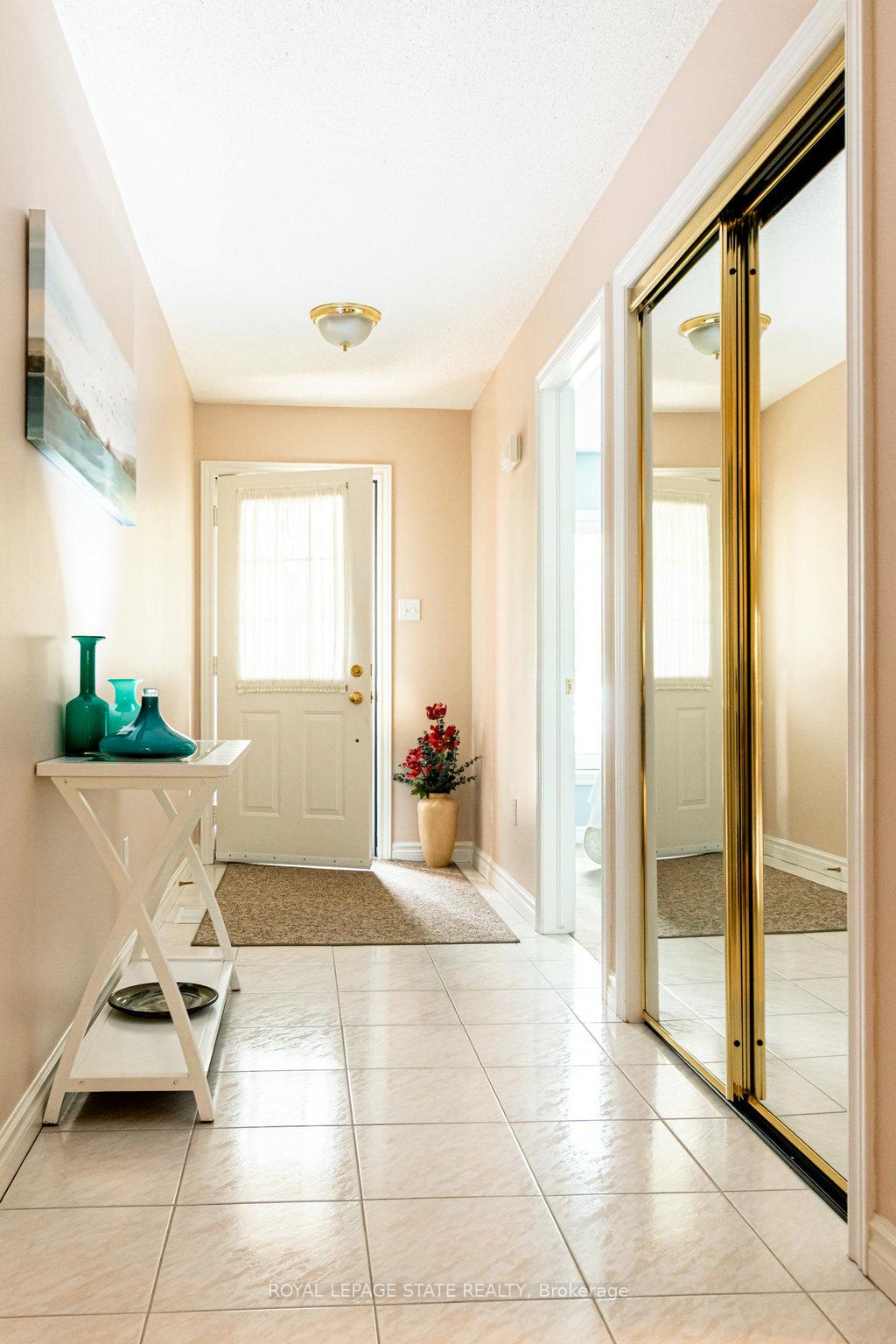 Photo 3 of Unit 27, 20 Meadowlands Boulevard, Hamilton, Ancaster — HOMEH