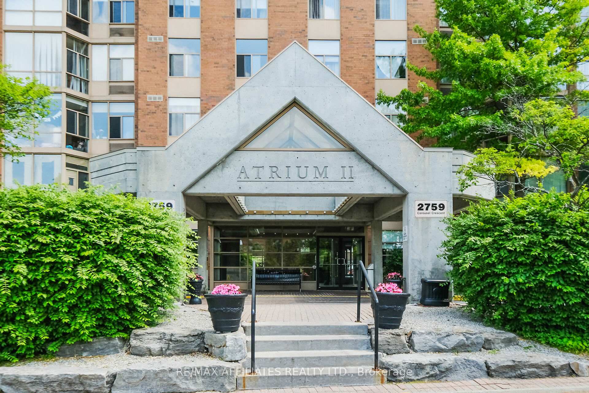 Photo 9 of Unit U1503, 2759 Carousel Crescent, Ottawa, Emerald Woods/Sawmill Creek — HOMEH