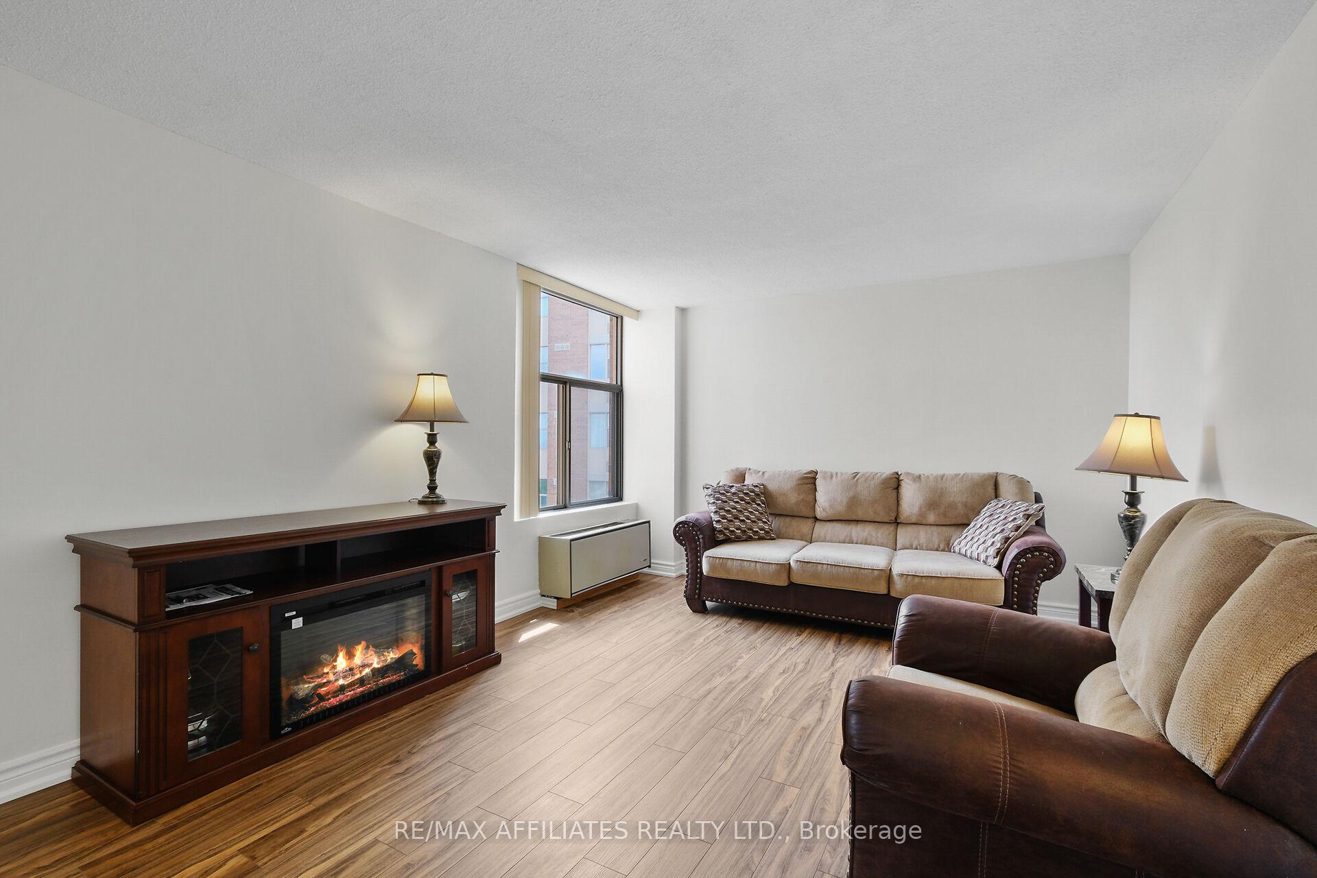 Photo 3 of Unit U1503, 2759 Carousel Crescent, Ottawa, Emerald Woods/Sawmill Creek — HOMEH