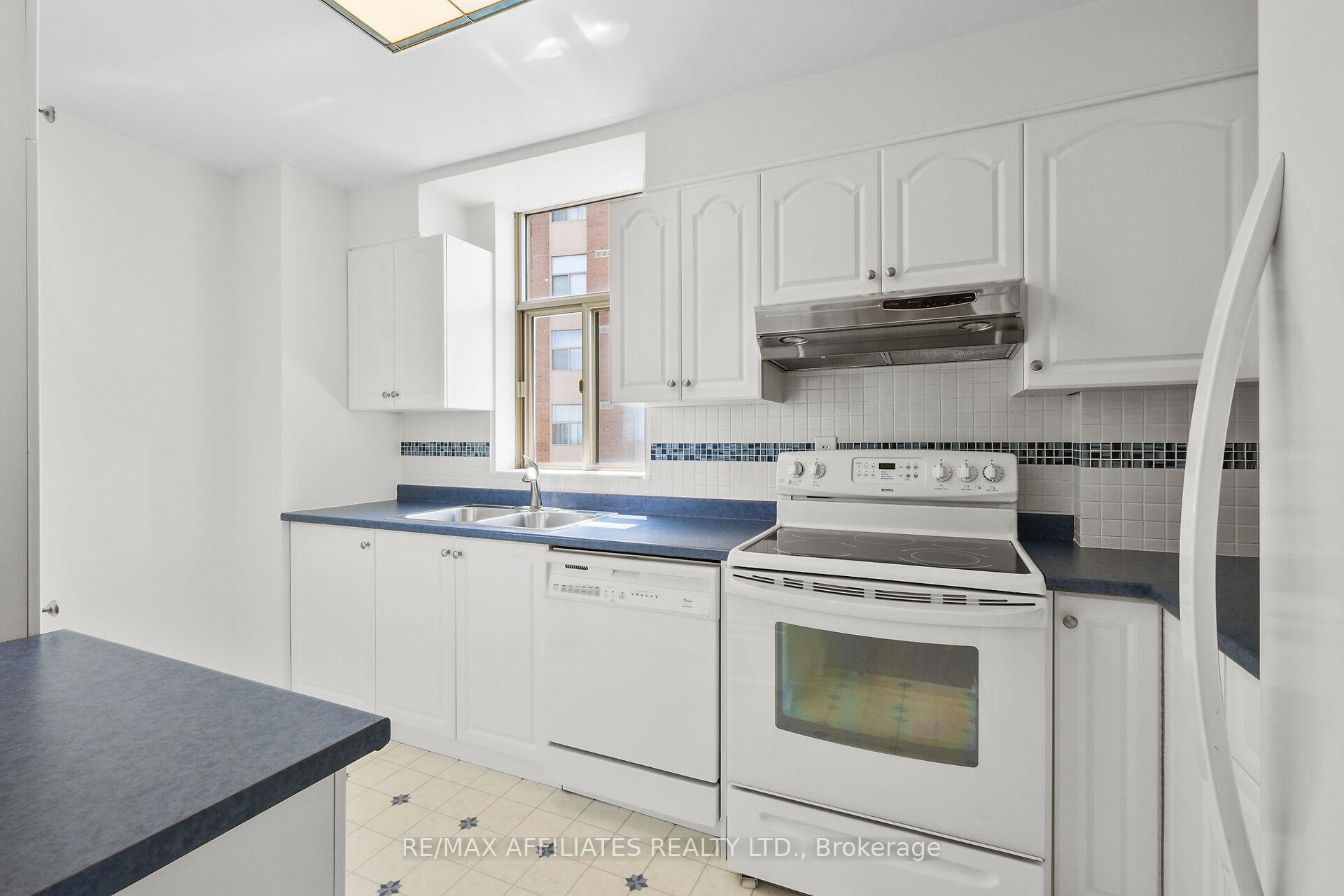 Photo 15 of Unit U1503, 2759 Carousel Crescent, Ottawa, Emerald Woods/Sawmill Creek — HOMEH