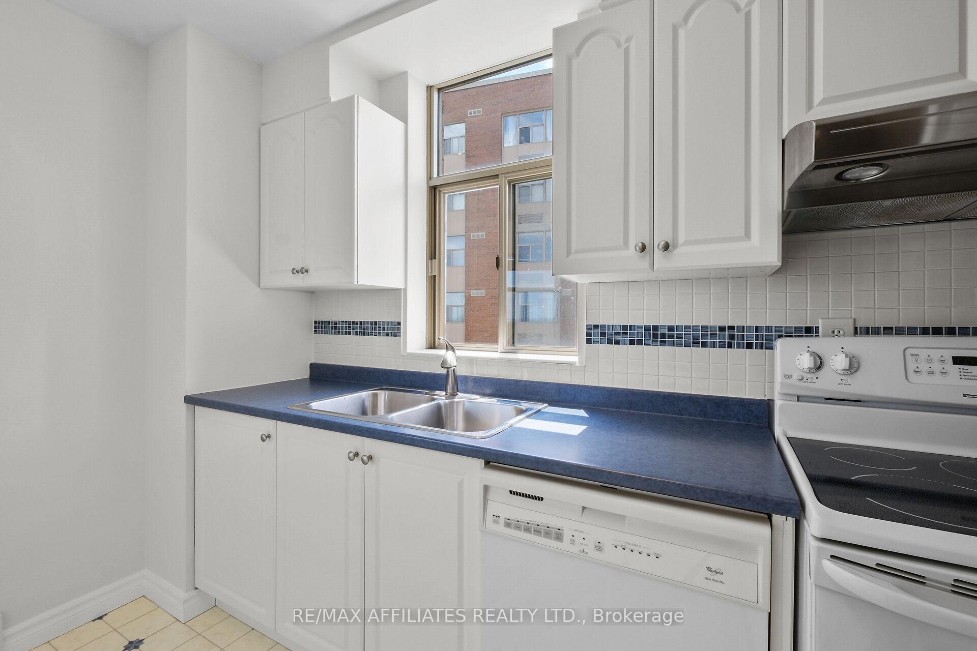 Photo 29 of Unit U1503, 2759 Carousel Crescent, Ottawa, Emerald Woods/Sawmill Creek — HOMEH
