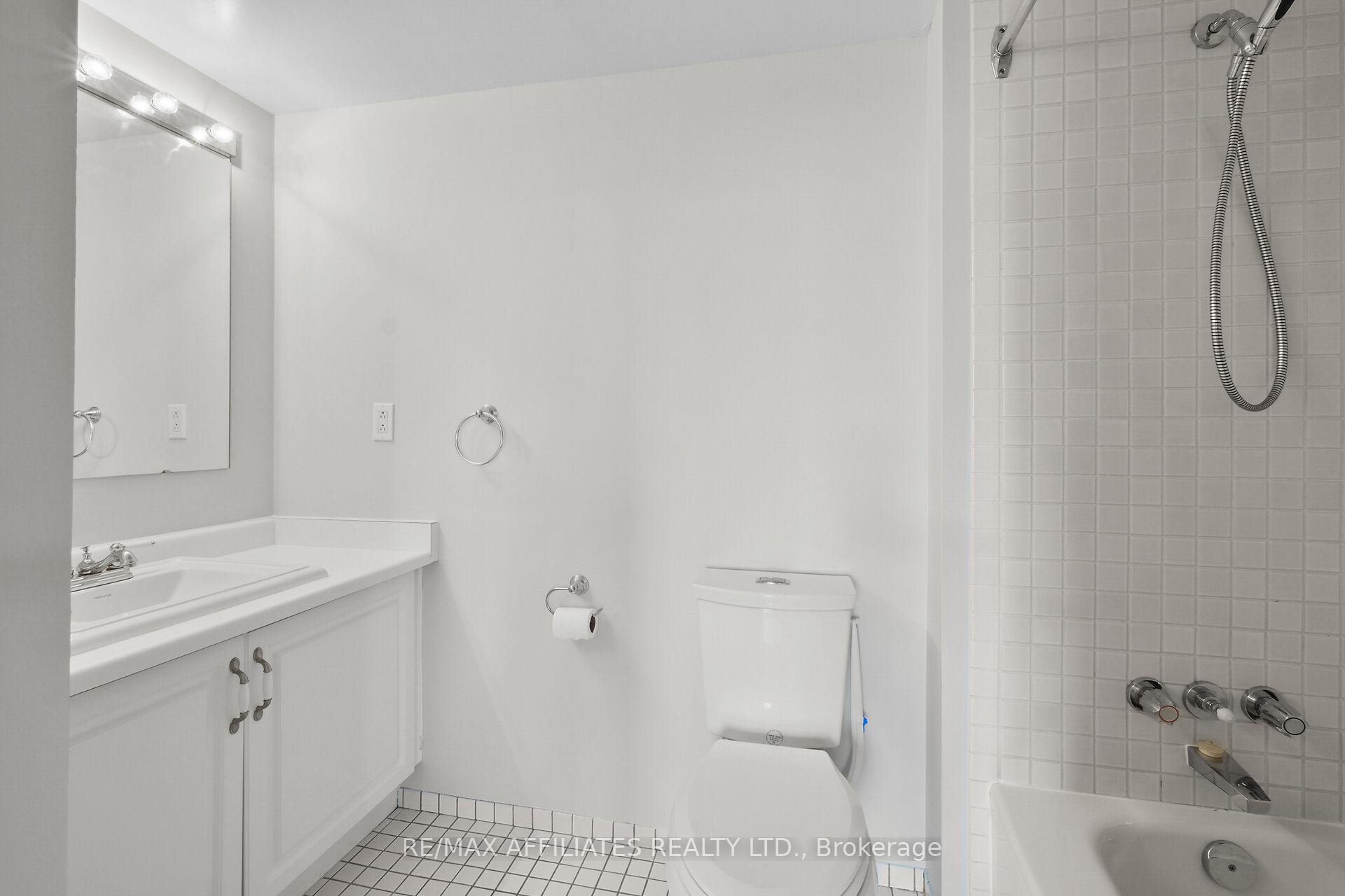 Photo 17 of Unit U1503, 2759 Carousel Crescent, Ottawa, Emerald Woods/Sawmill Creek — HOMEH