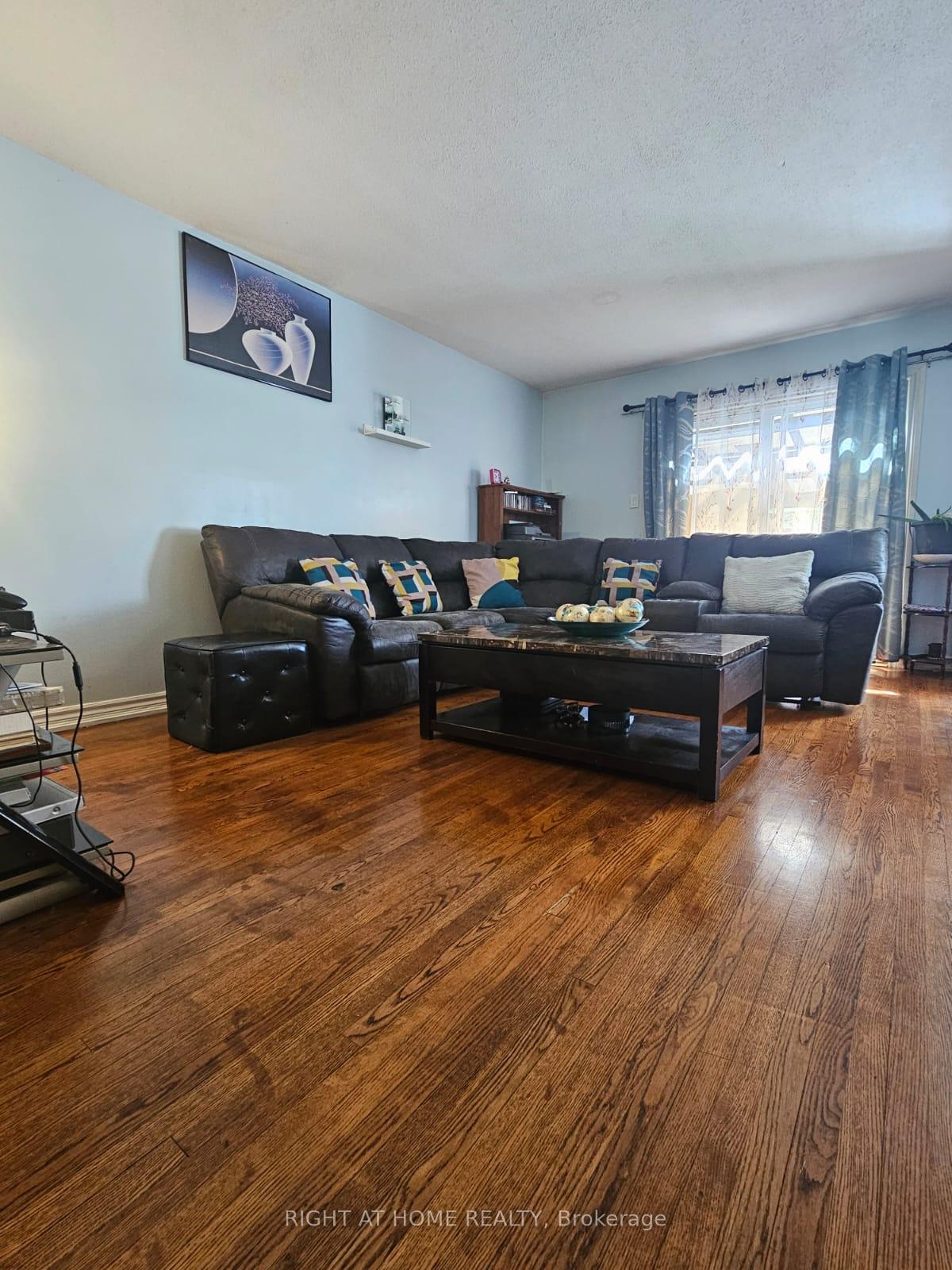Photo 6 of 2415 Southvale Crescent, Ottawa, Sheffield Glen/Industrial Park — HOMEH
