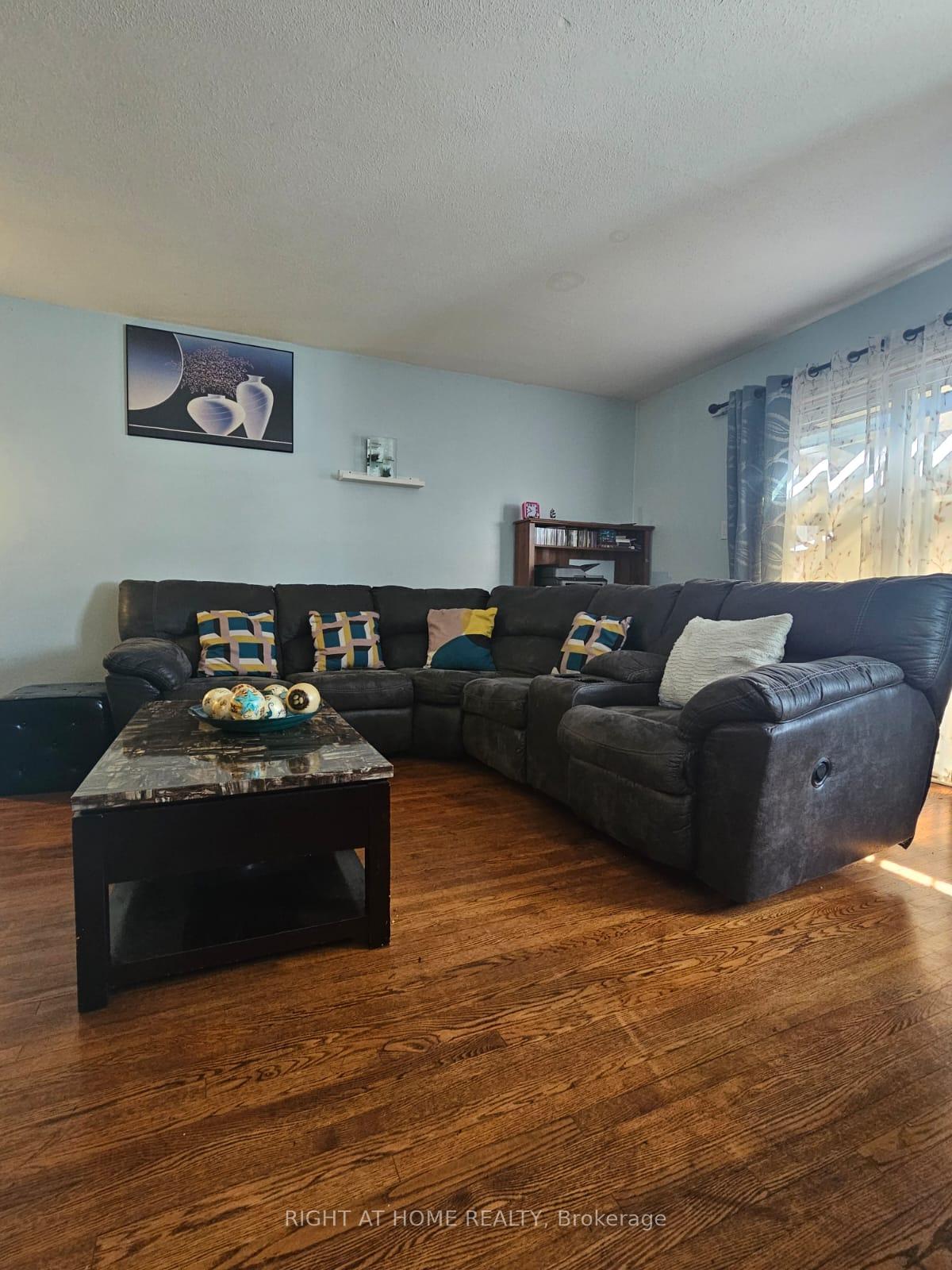 Photo 11 of 2415 Southvale Crescent, Ottawa, Sheffield Glen/Industrial Park — HOMEH