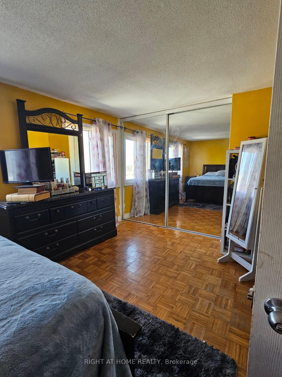 Photo 7 of 2415 Southvale Crescent, Ottawa, Sheffield Glen/Industrial Park — HOMEH