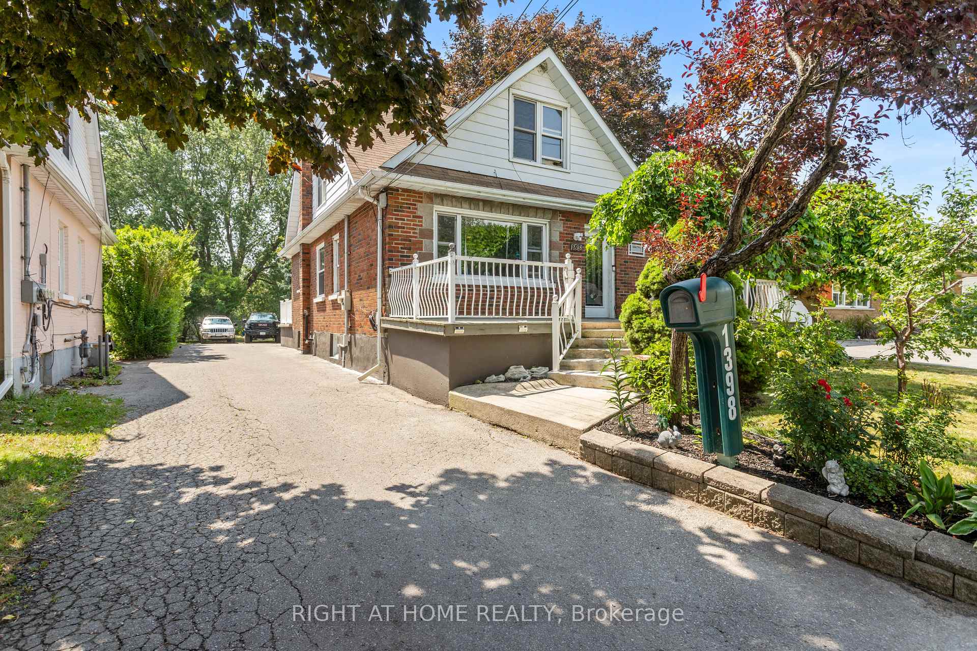 Front of 1398 Simcoe Street S