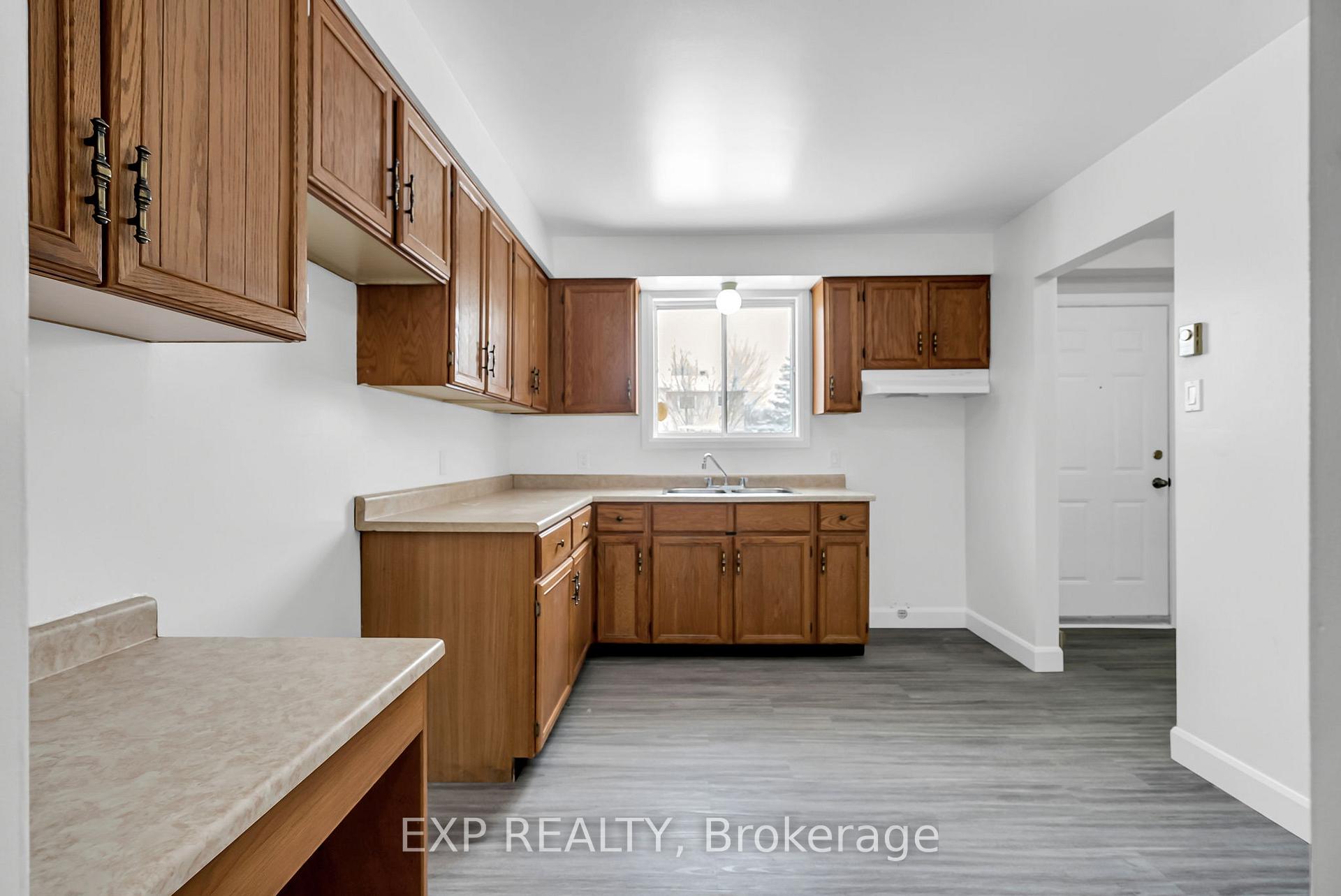 Photo 3 of 214 Meadowvale Crescent, Cornwall — HOMEH