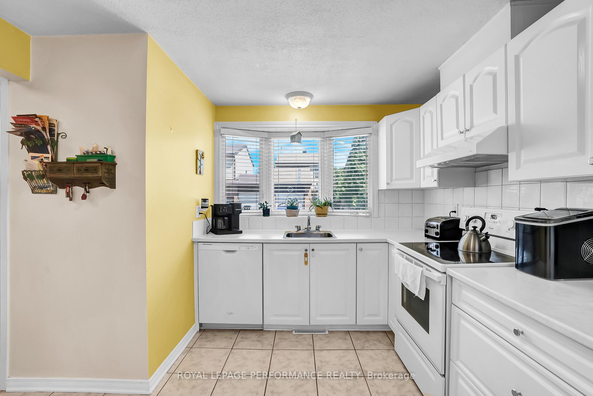 Photo 18 of 1752 Lafrance Drive, Ottawa, Queenswood Heights South — HOMEH