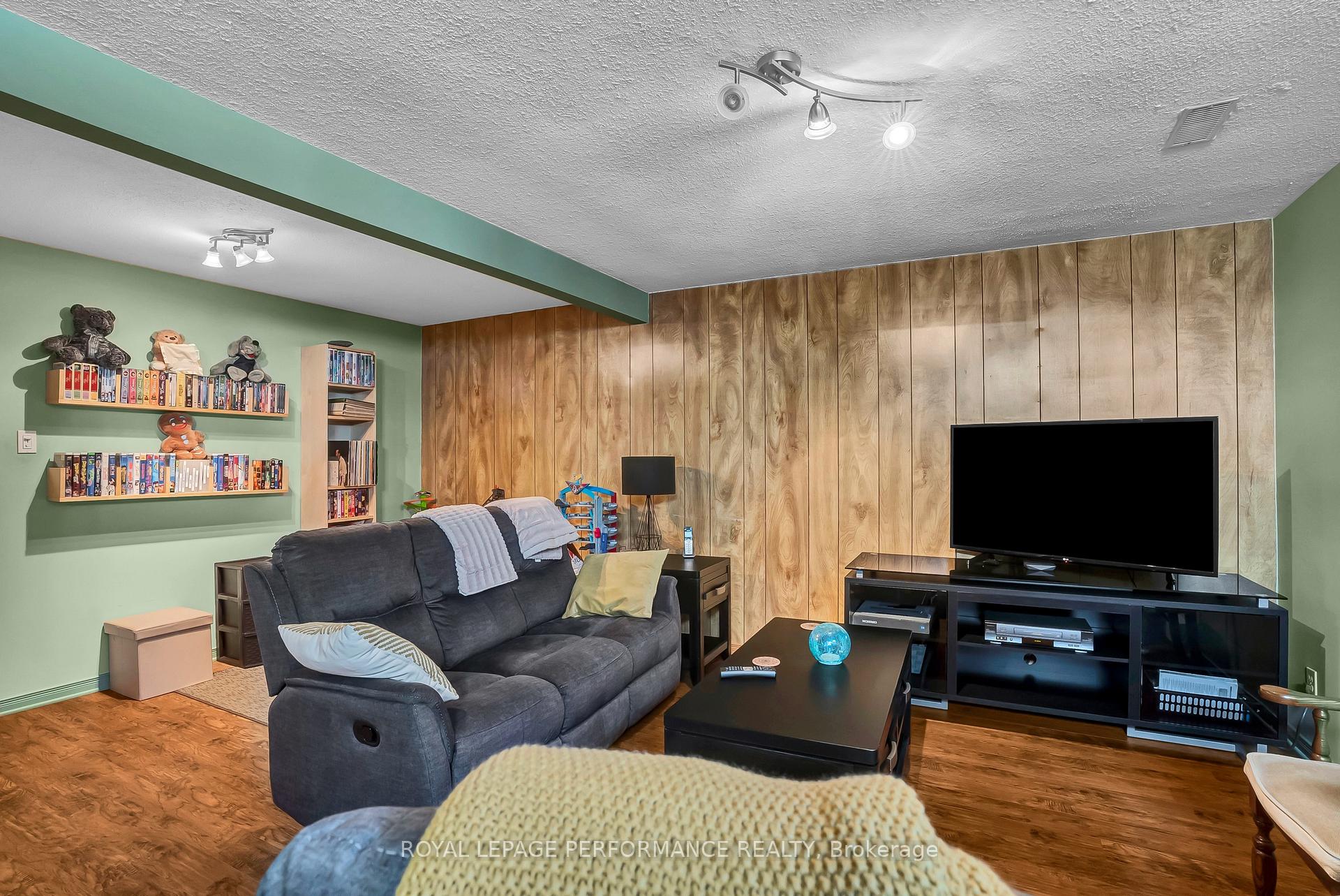 Photo 17 of 1752 Lafrance Drive, Ottawa, Queenswood Heights South — HOMEH