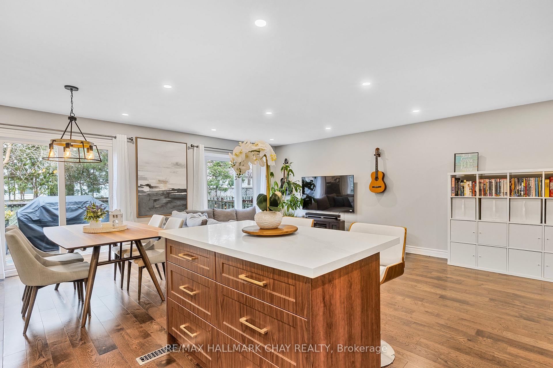 Photo 4 of 55 Marlow Crescent, Markham, Markville — HOMEH