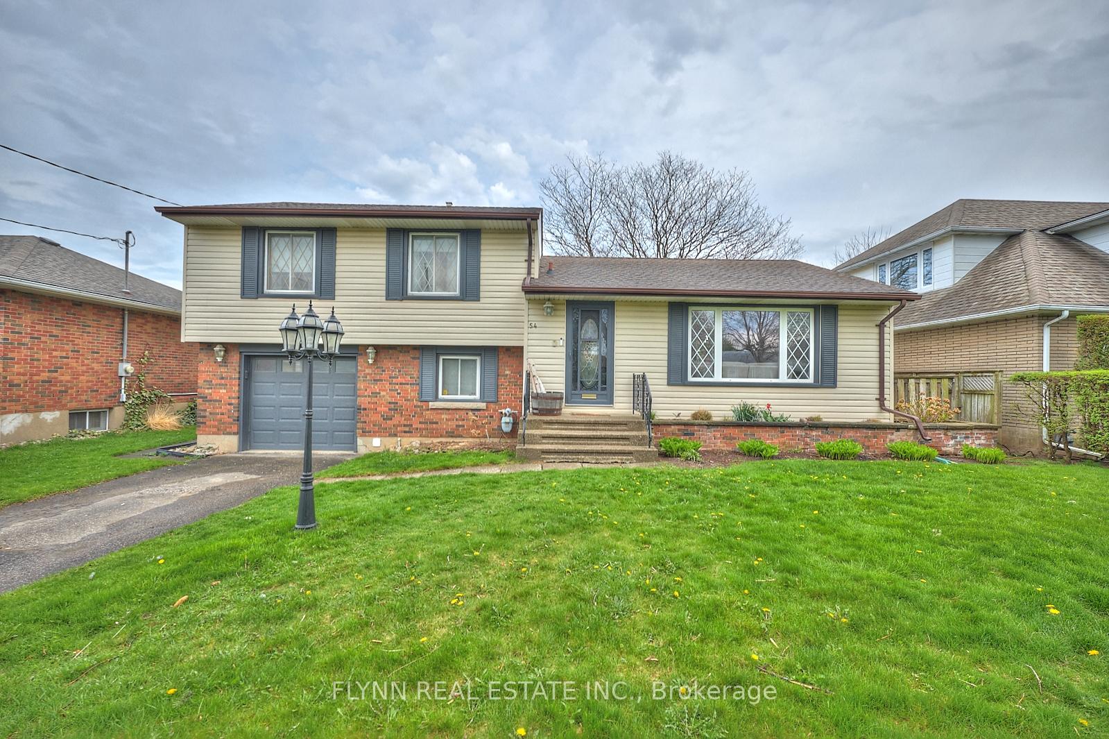 Photo 12 of 54 Longfellow Avenue, St. Catharines, Haig — HOMEH