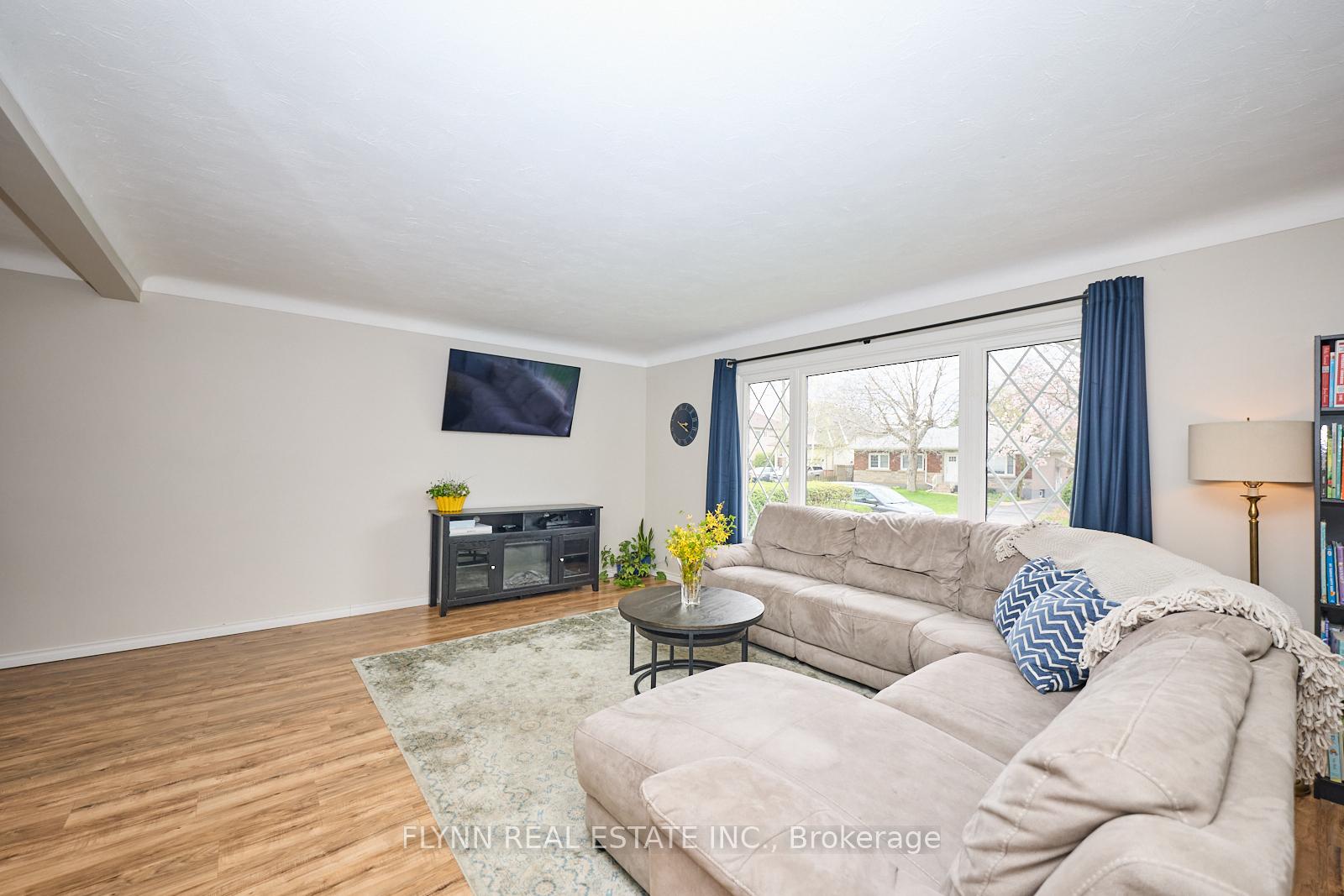 Photo 10 of 54 Longfellow Avenue, St. Catharines, Haig — HOMEH