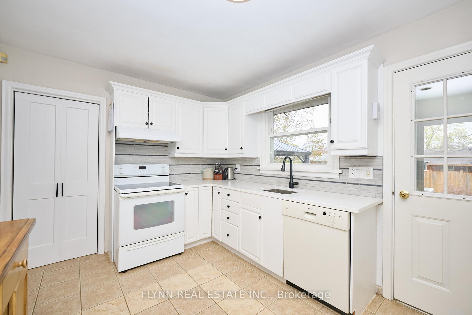 Photo 15 of 54 Longfellow Avenue, St. Catharines, Haig — HOMEH