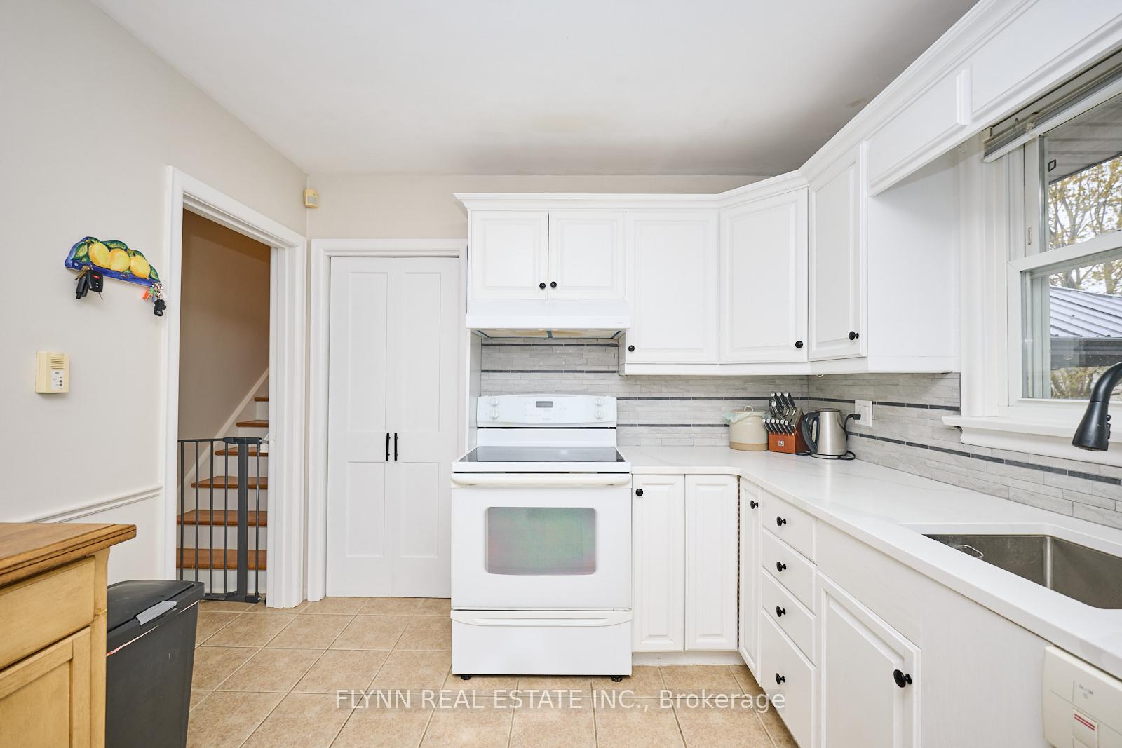 Photo 5 of 54 Longfellow Avenue, St. Catharines, Haig — HOMEH