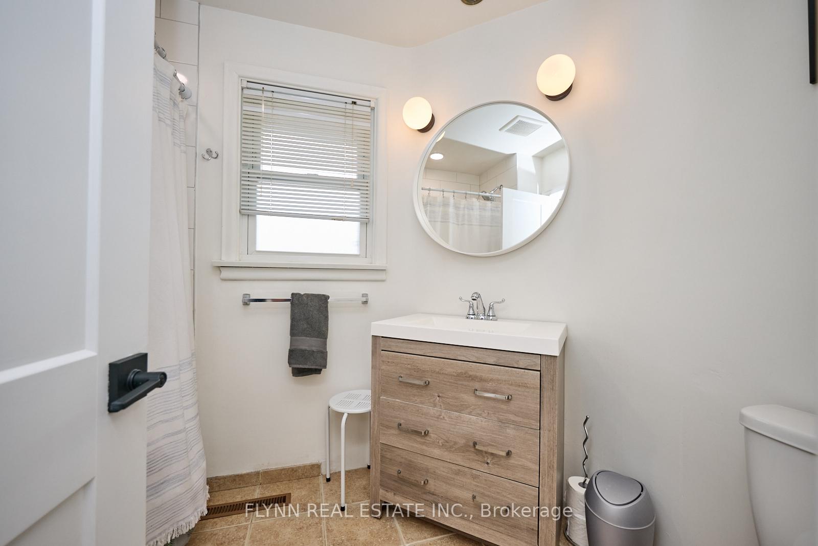 Photo 17 of 54 Longfellow Avenue, St. Catharines, Haig — HOMEH