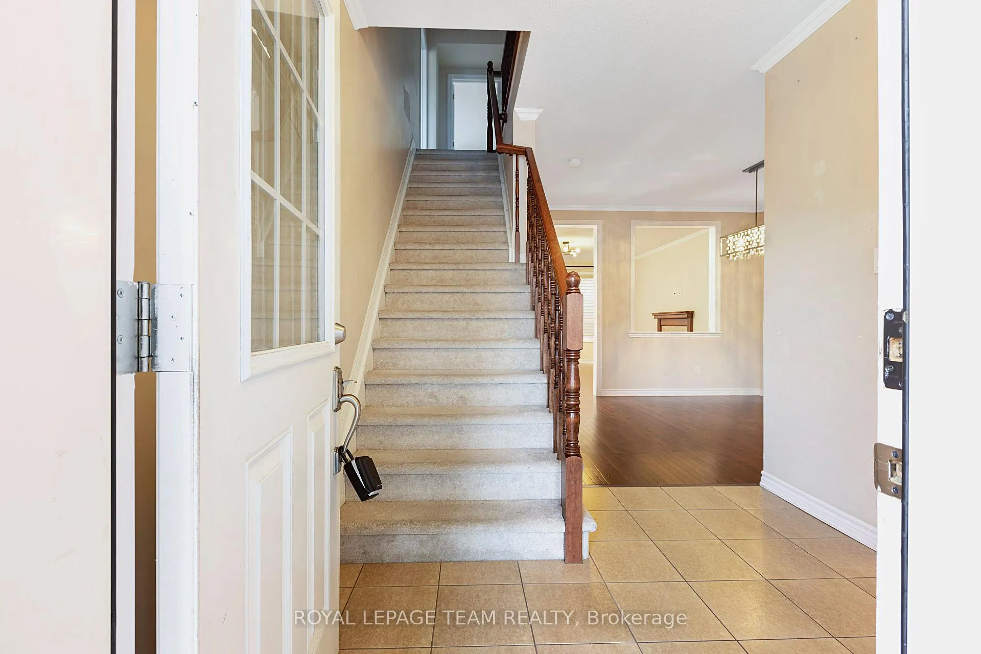 Photo 2 of 421 Meadowhawk Crescent, Ottawa, Barrhaven - Half Moon Bay — HOMEH