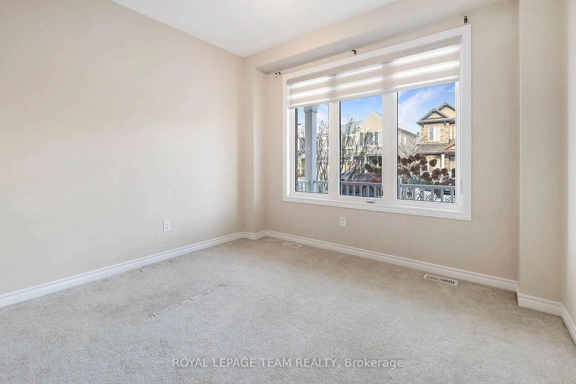 Photo 3 of 421 Meadowhawk Crescent, Ottawa, Barrhaven - Half Moon Bay — HOMEH