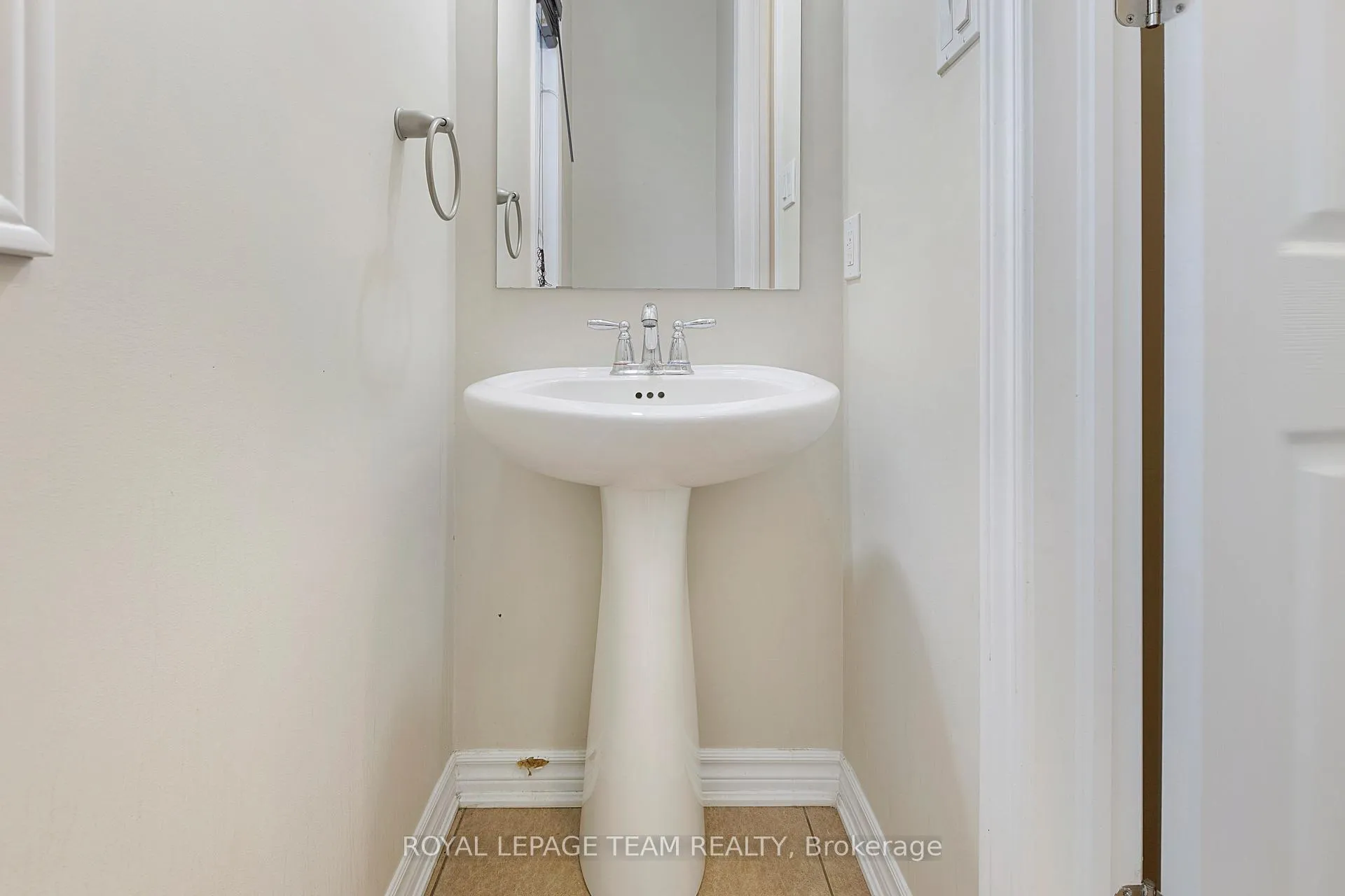 Photo 4 of 421 Meadowhawk Crescent, Ottawa, Barrhaven - Half Moon Bay — HOMEH