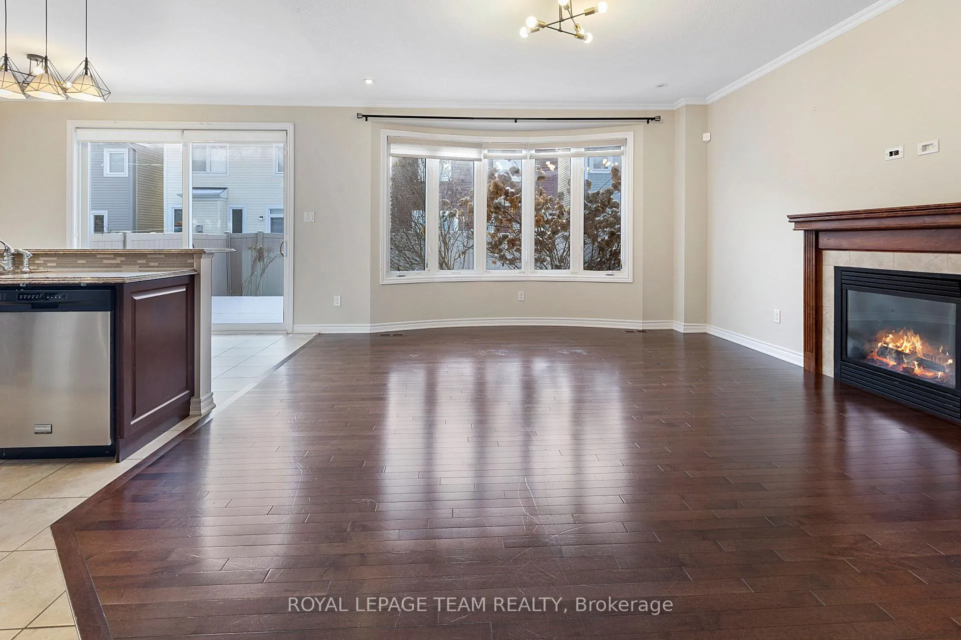 Photo 6 of 421 Meadowhawk Crescent, Ottawa, Barrhaven - Half Moon Bay — HOMEH