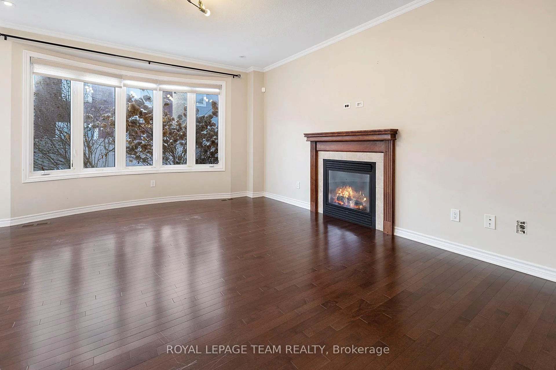 Photo 8 of 421 Meadowhawk Crescent, Ottawa, Barrhaven - Half Moon Bay — HOMEH