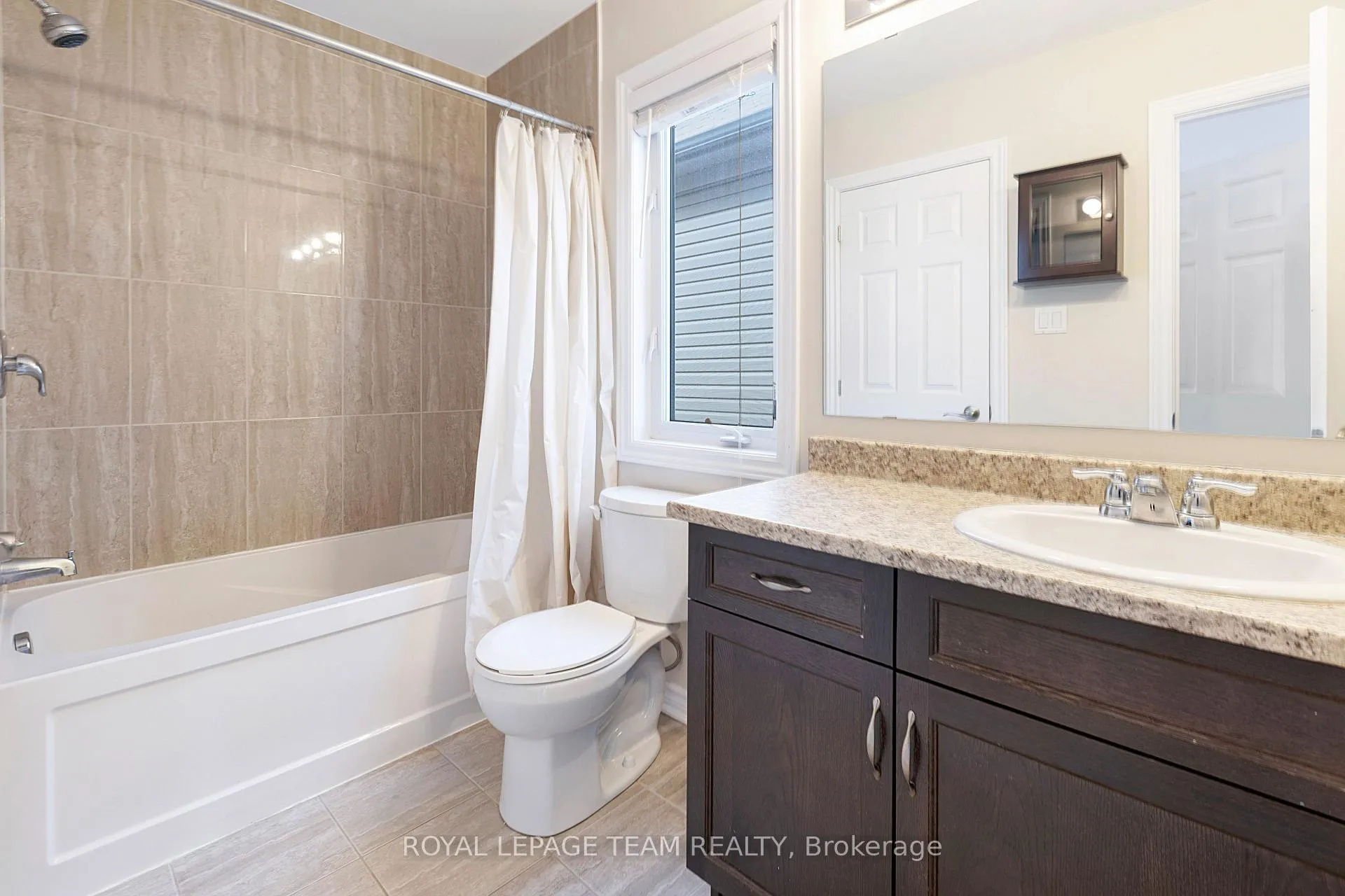 Photo 13 of 421 Meadowhawk Crescent, Ottawa, Barrhaven - Half Moon Bay — HOMEH
