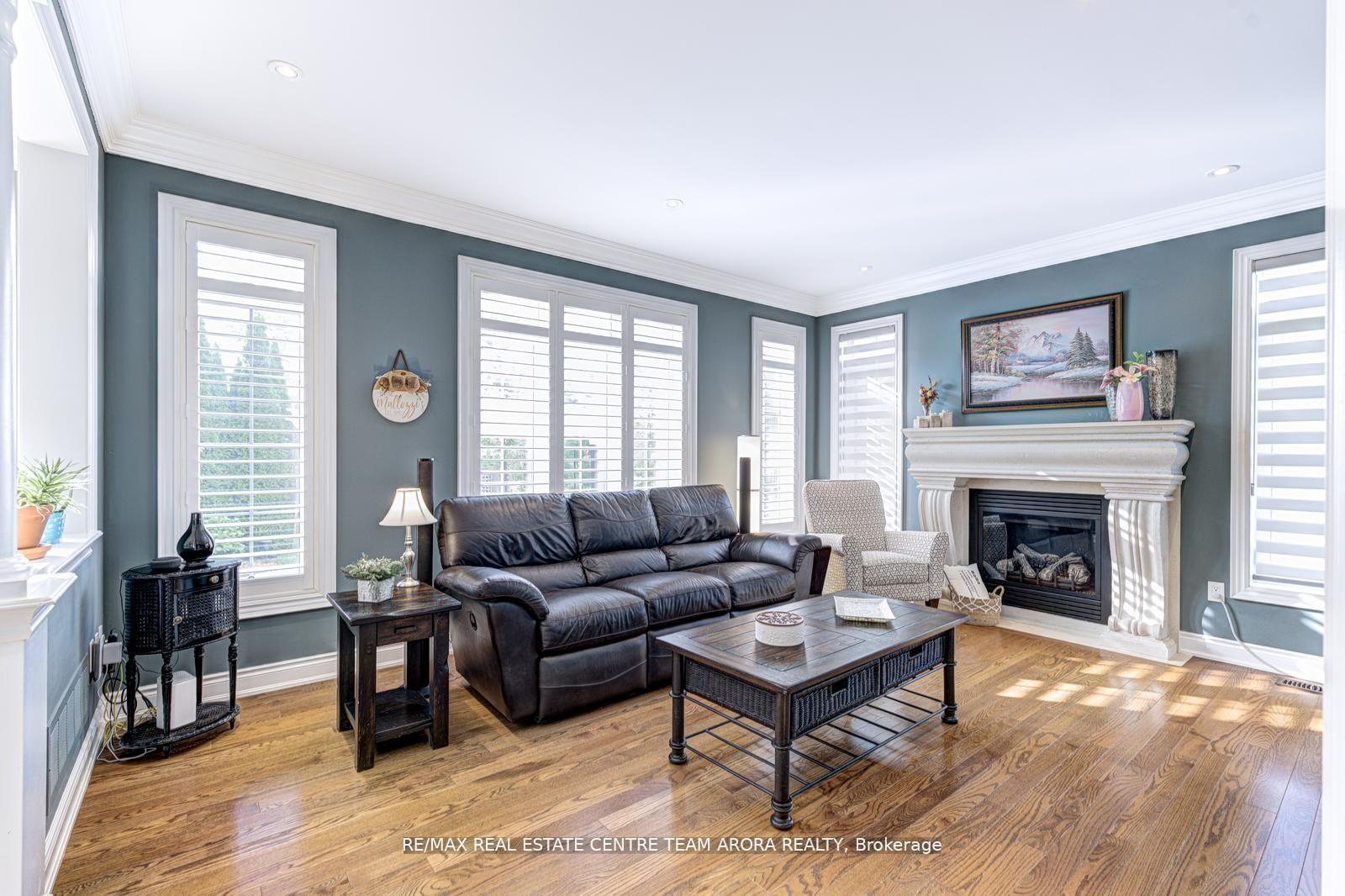 Photo 6 of 45 Maybeck Drive, Brampton, Credit Valley — HOMEH