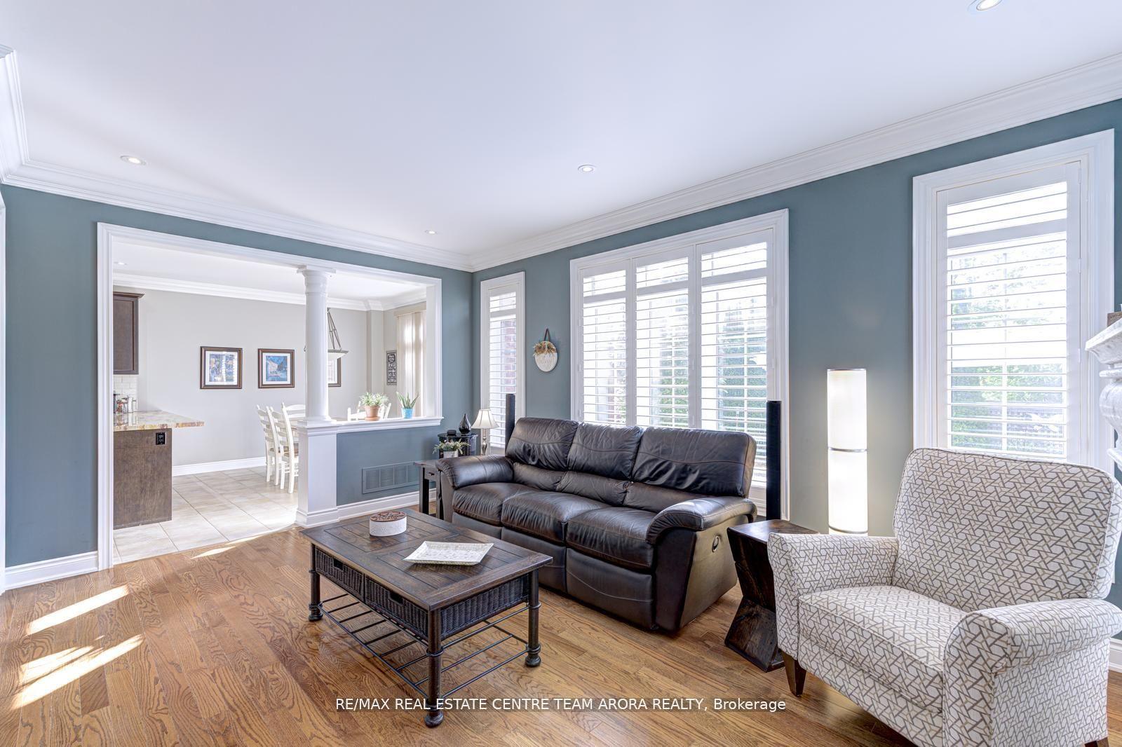 Photo 4 of 45 Maybeck Drive, Brampton, Credit Valley — HOMEH