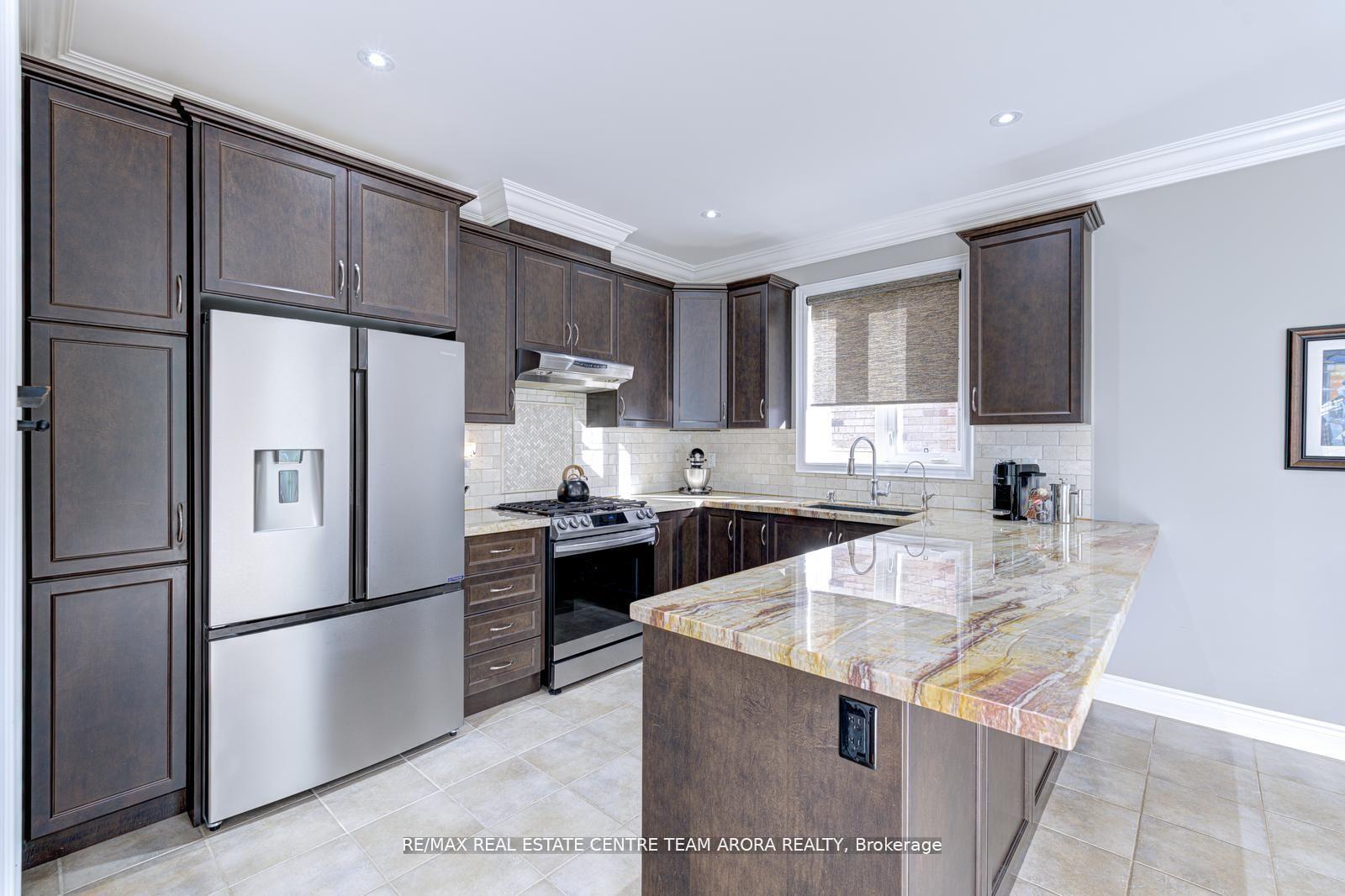Photo 3 of 45 Maybeck Drive, Brampton, Credit Valley — HOMEH