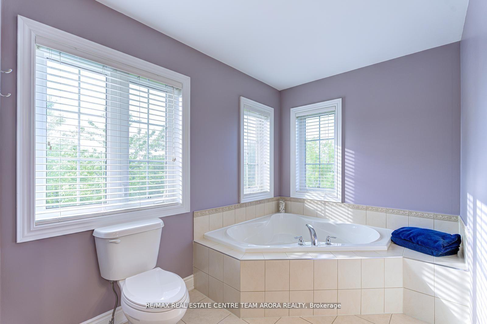 Photo 10 of 45 Maybeck Drive, Brampton, Credit Valley — HOMEH