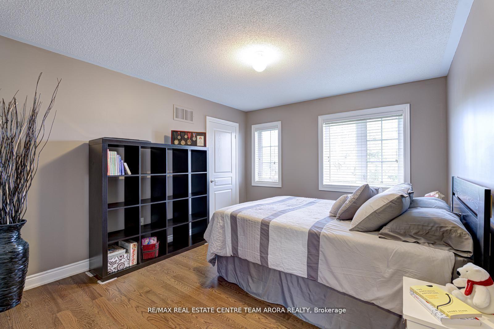 Photo 14 of 45 Maybeck Drive, Brampton, Credit Valley — HOMEH
