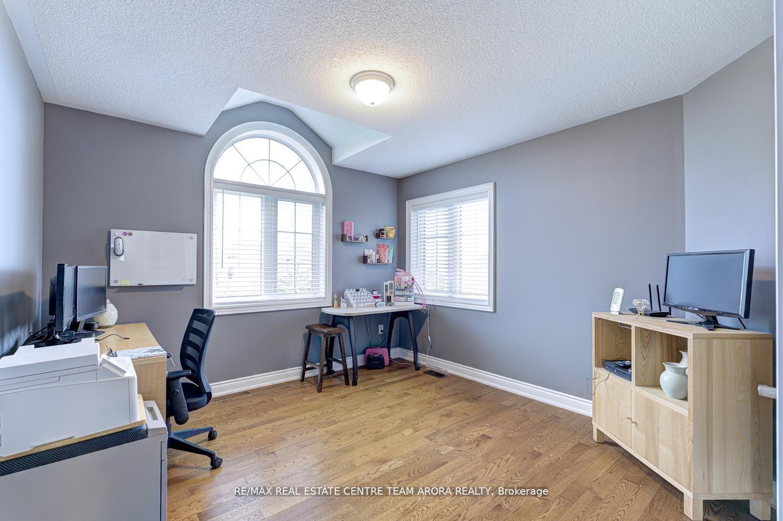Photo 37 of 45 Maybeck Drive, Brampton, Credit Valley — HOMEH