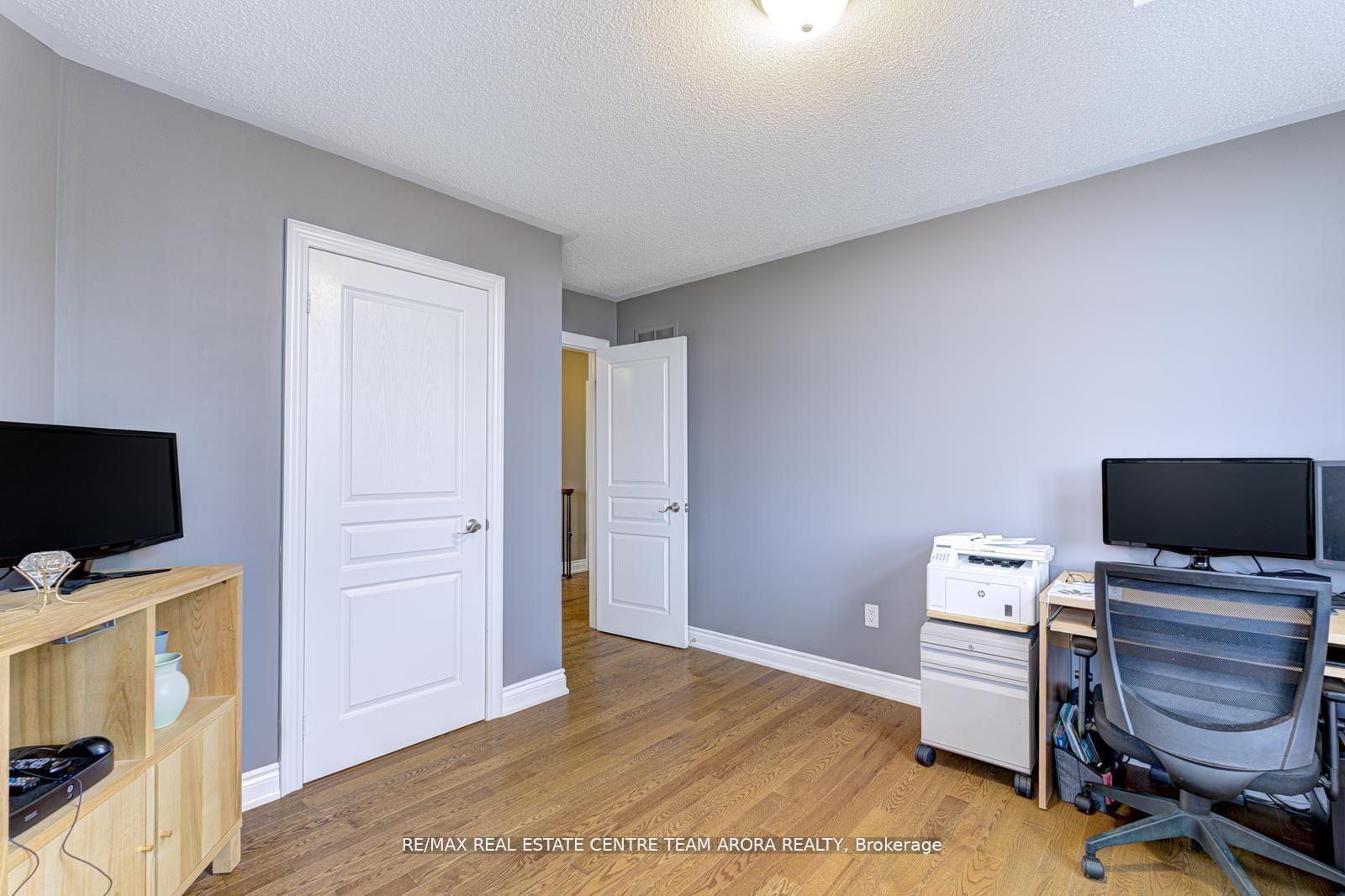Photo 39 of 45 Maybeck Drive, Brampton, Credit Valley — HOMEH
