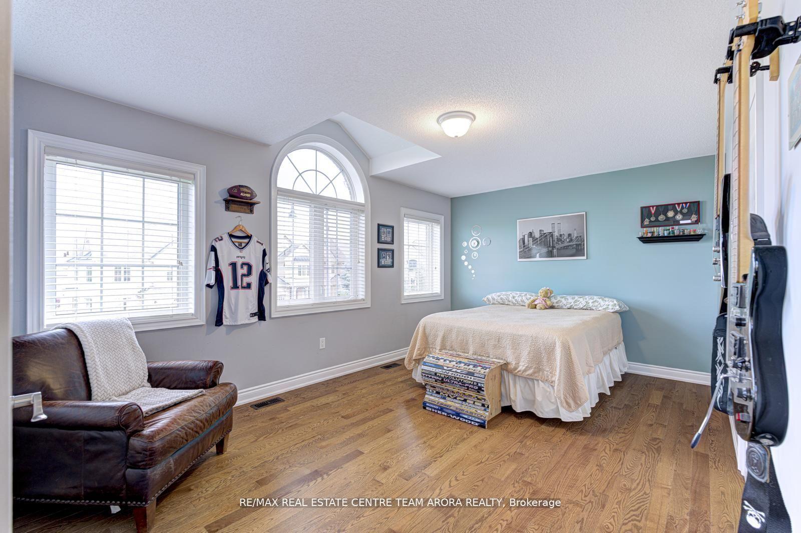 Photo 28 of 45 Maybeck Drive, Brampton, Credit Valley — HOMEH