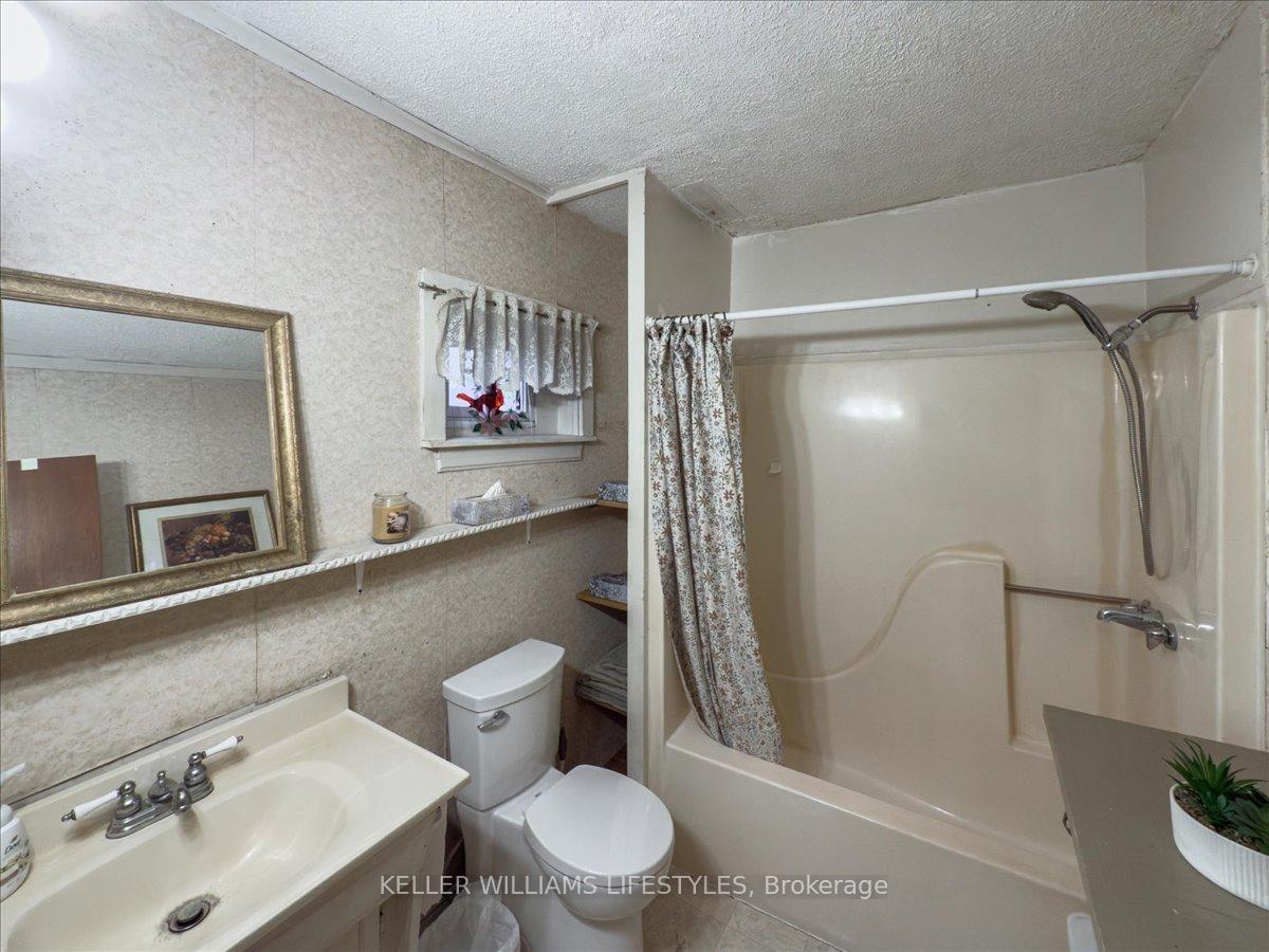 Photo 4 of 45 St George Street, St. Thomas — HOMEH