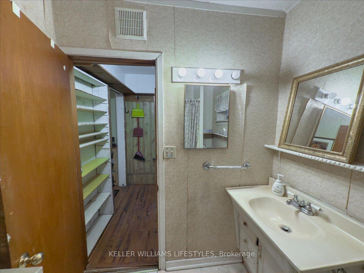Photo 12 of 45 St George Street, St. Thomas — HOMEH