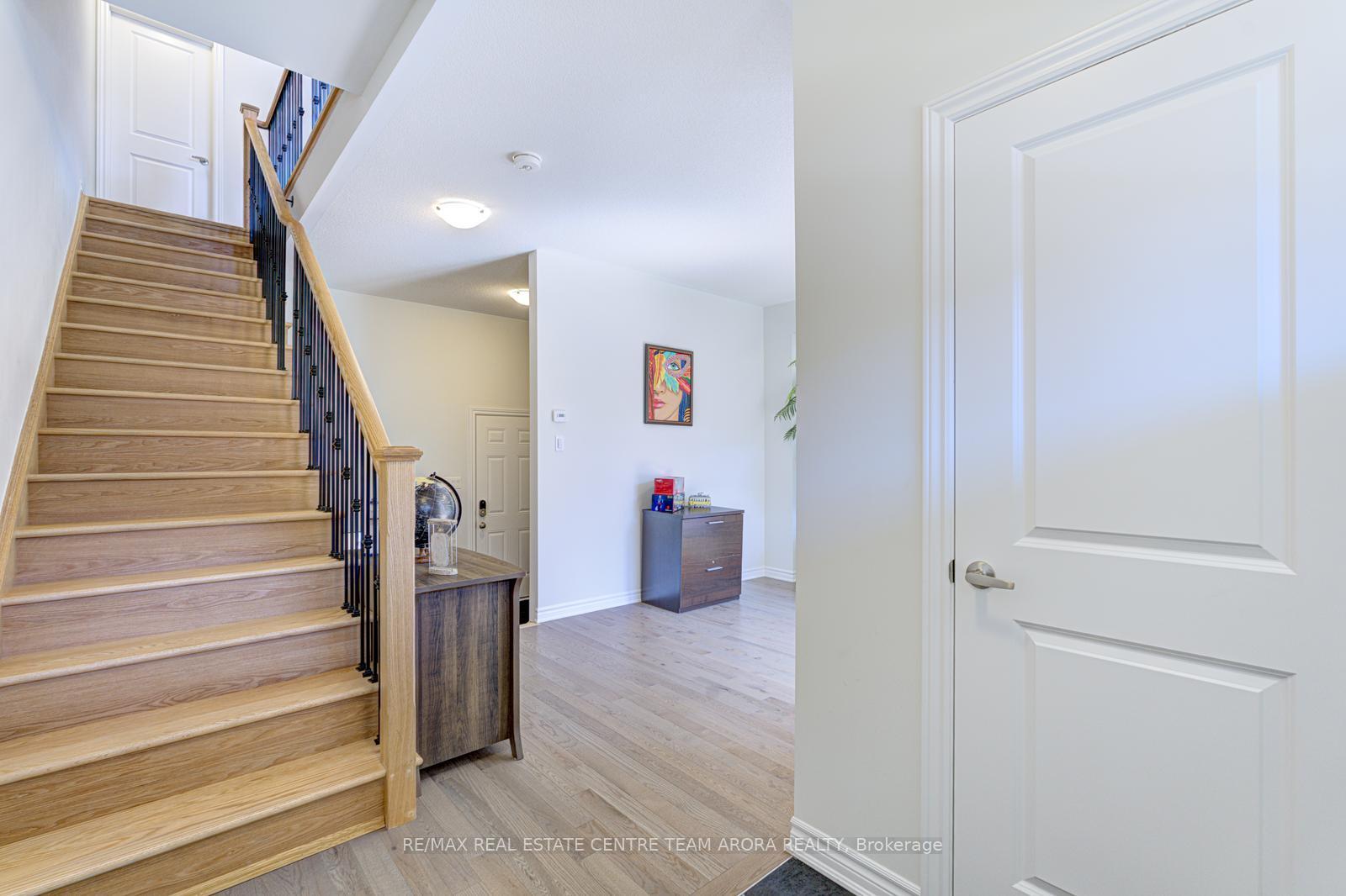 Photo 3 of 15 Petch Avenue, Caledon, Rural Caledon — HOMEH