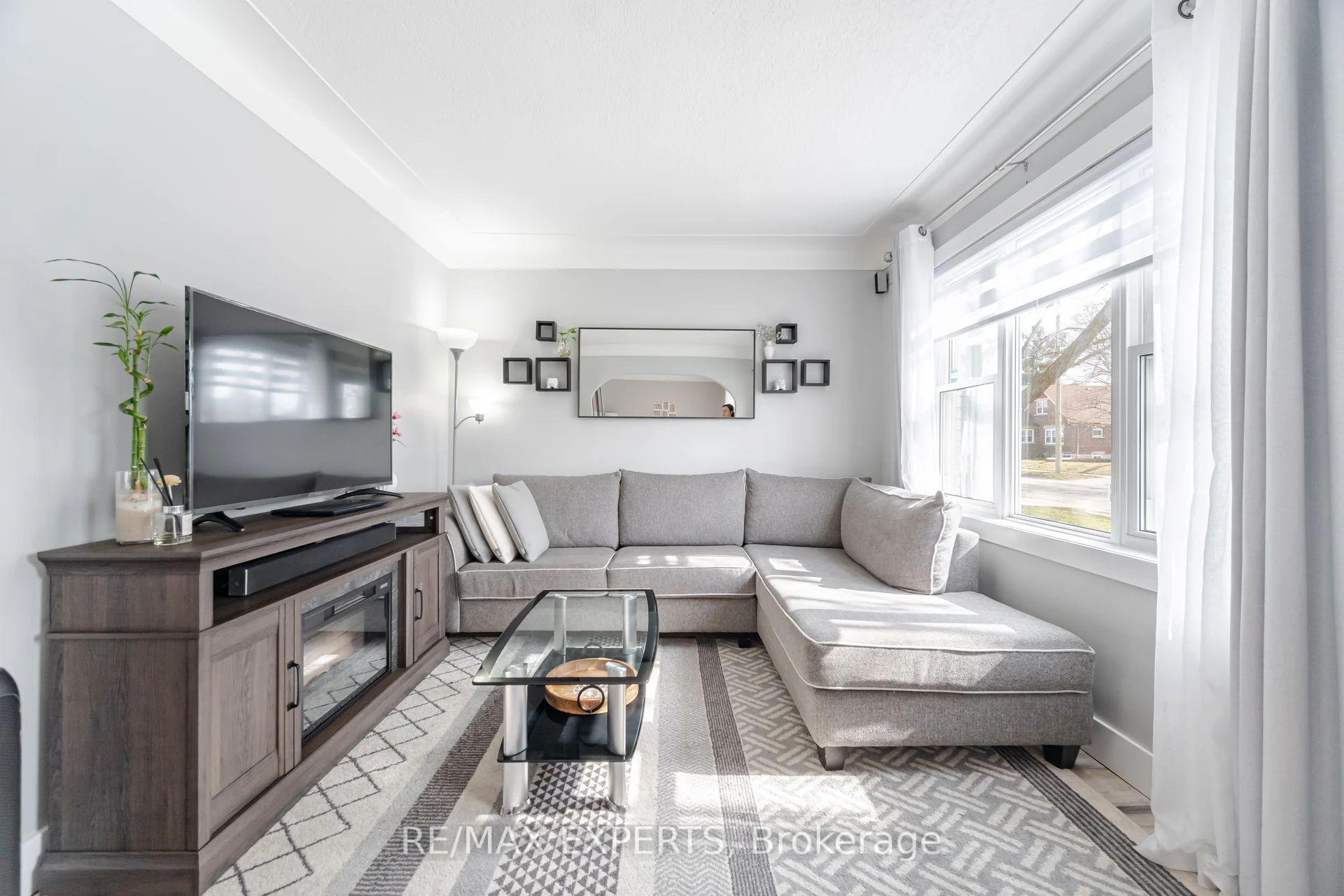 Photo 5 of 96 Sixth Avenue, Kitchener — HOMEH