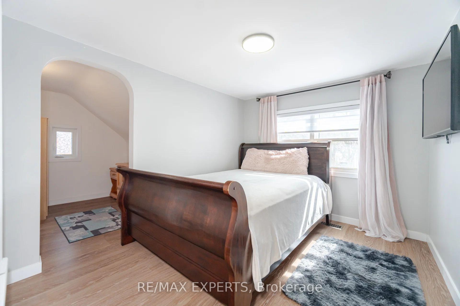 Photo 43 of 96 Sixth Avenue, Kitchener — HOMEH