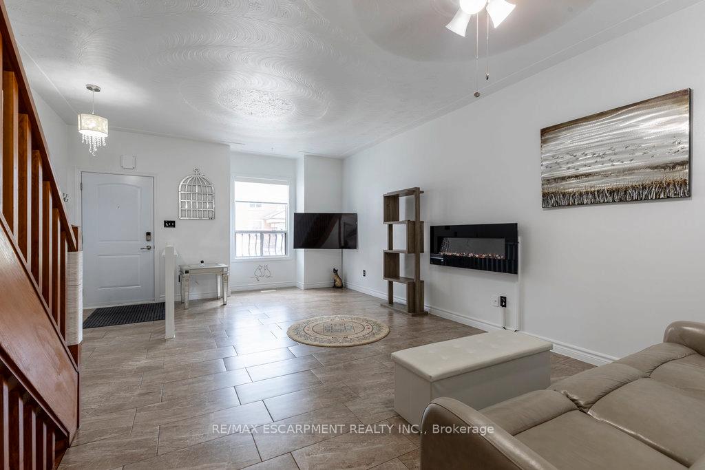 Photo 2 of 52 Clyde Street, Hamilton, Landsdale — HOMEH