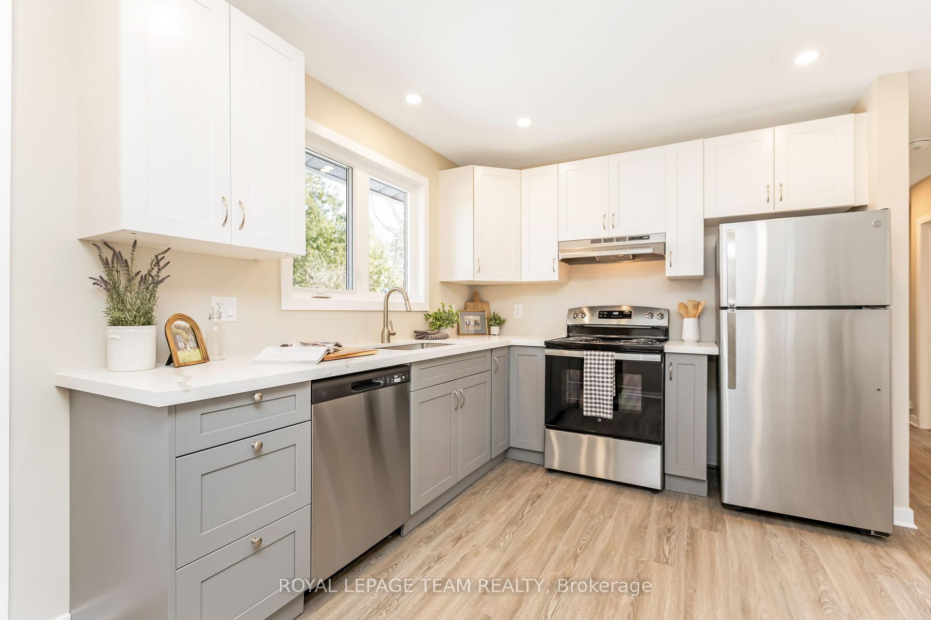 Photo 19 of 6 Hillview Road, Ottawa, Lakeview Park — HOMEH