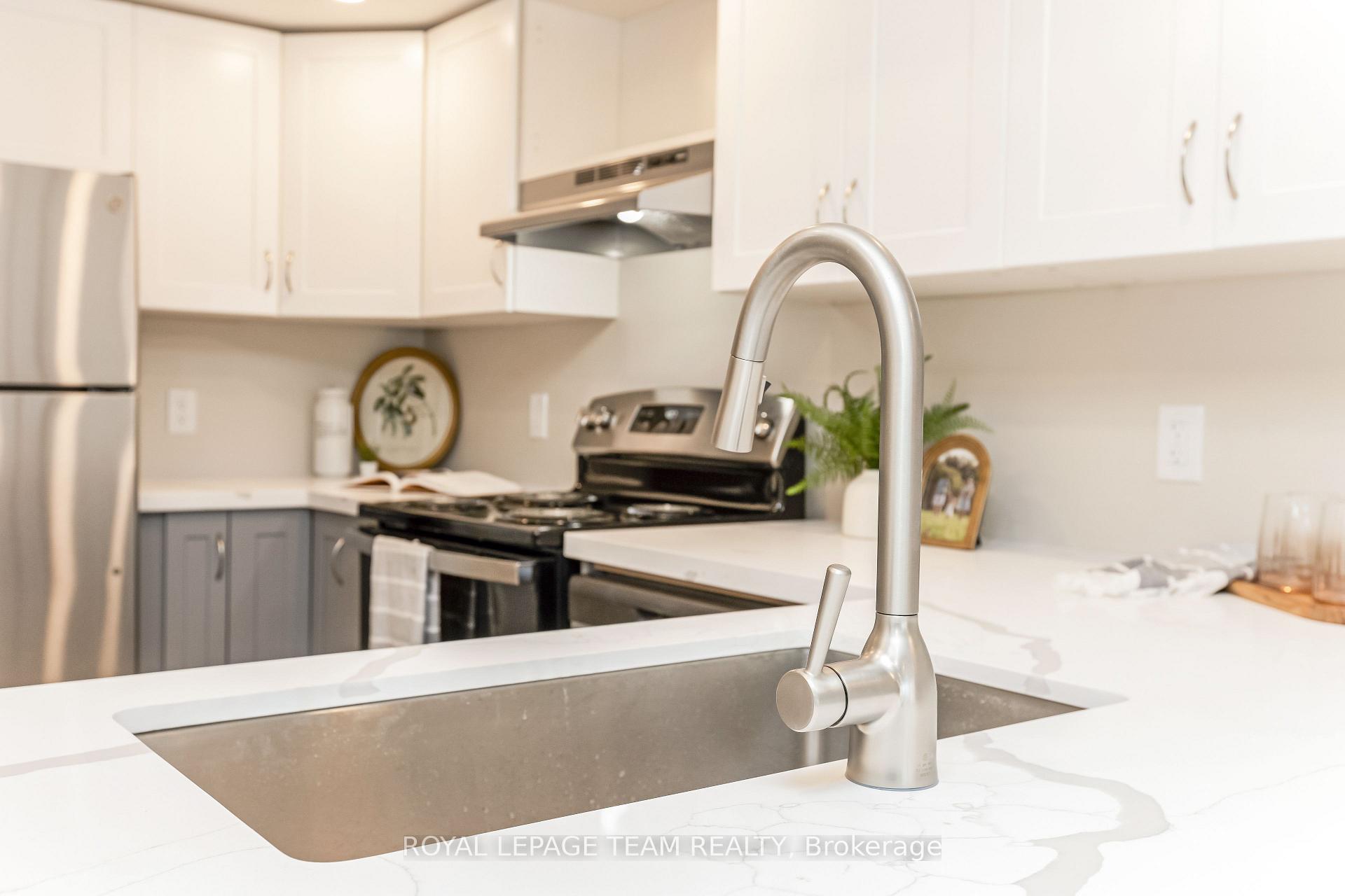Photo 26 of 6 Hillview Road, Ottawa, Lakeview Park — HOMEH