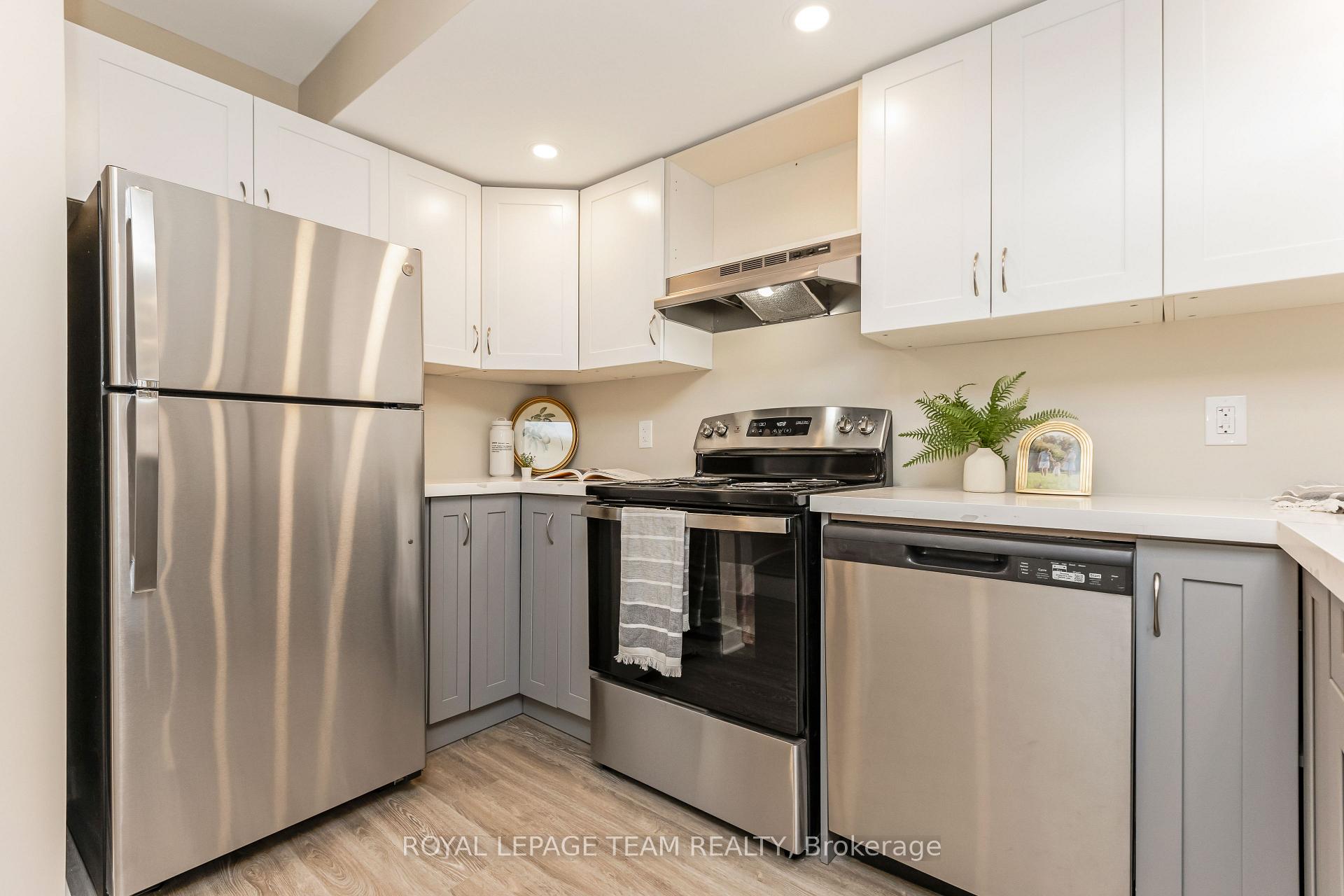 Photo 29 of 6 Hillview Road, Ottawa, Lakeview Park — HOMEH