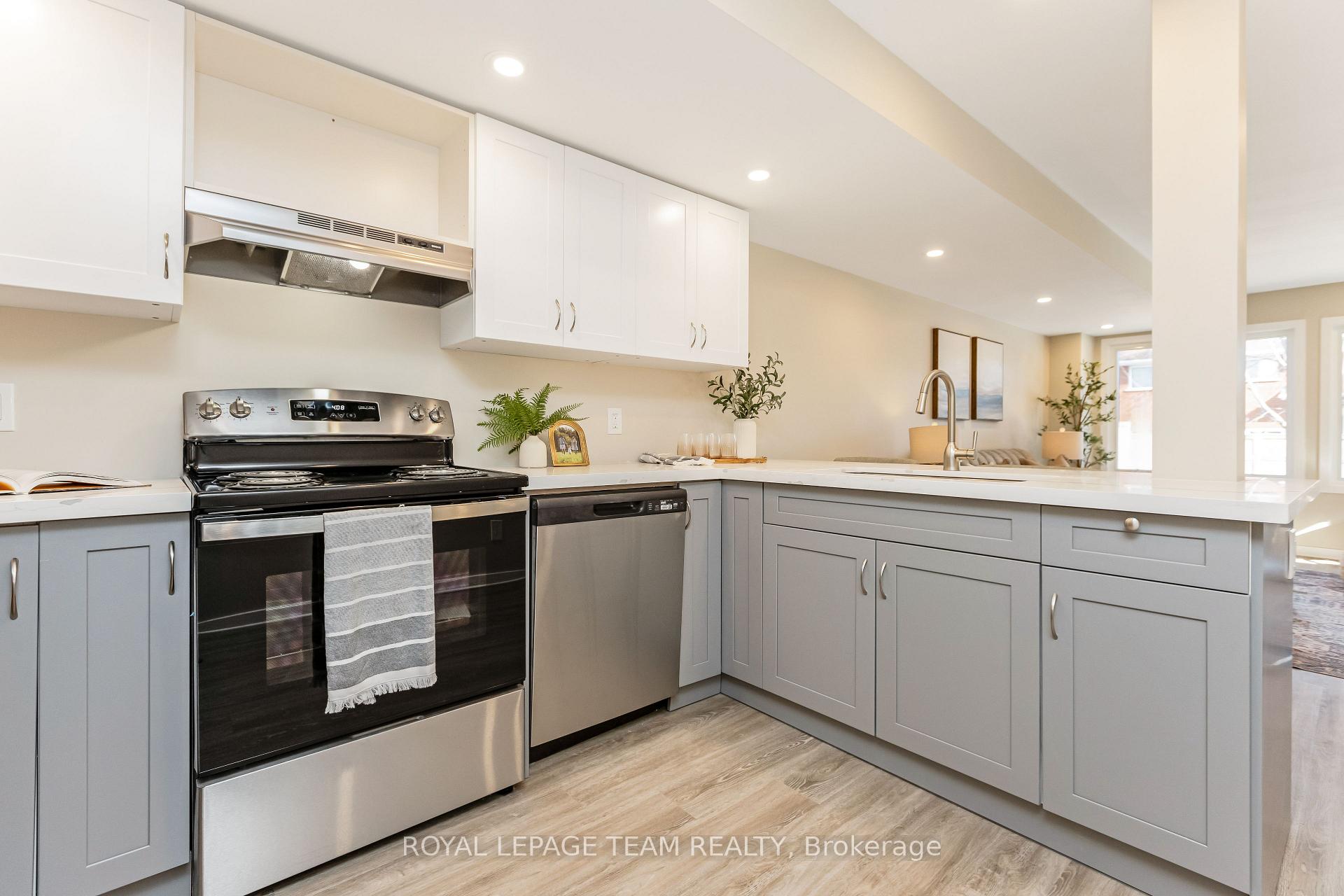 Photo 39 of 6 Hillview Road, Ottawa, Lakeview Park — HOMEH