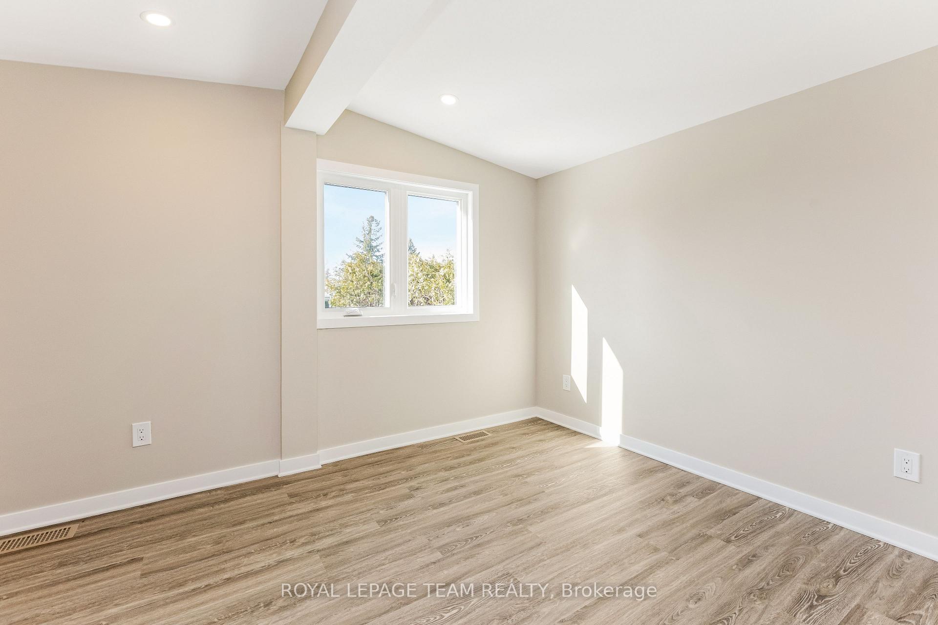 Photo 33 of 6 Hillview Road, Ottawa, Lakeview Park — HOMEH